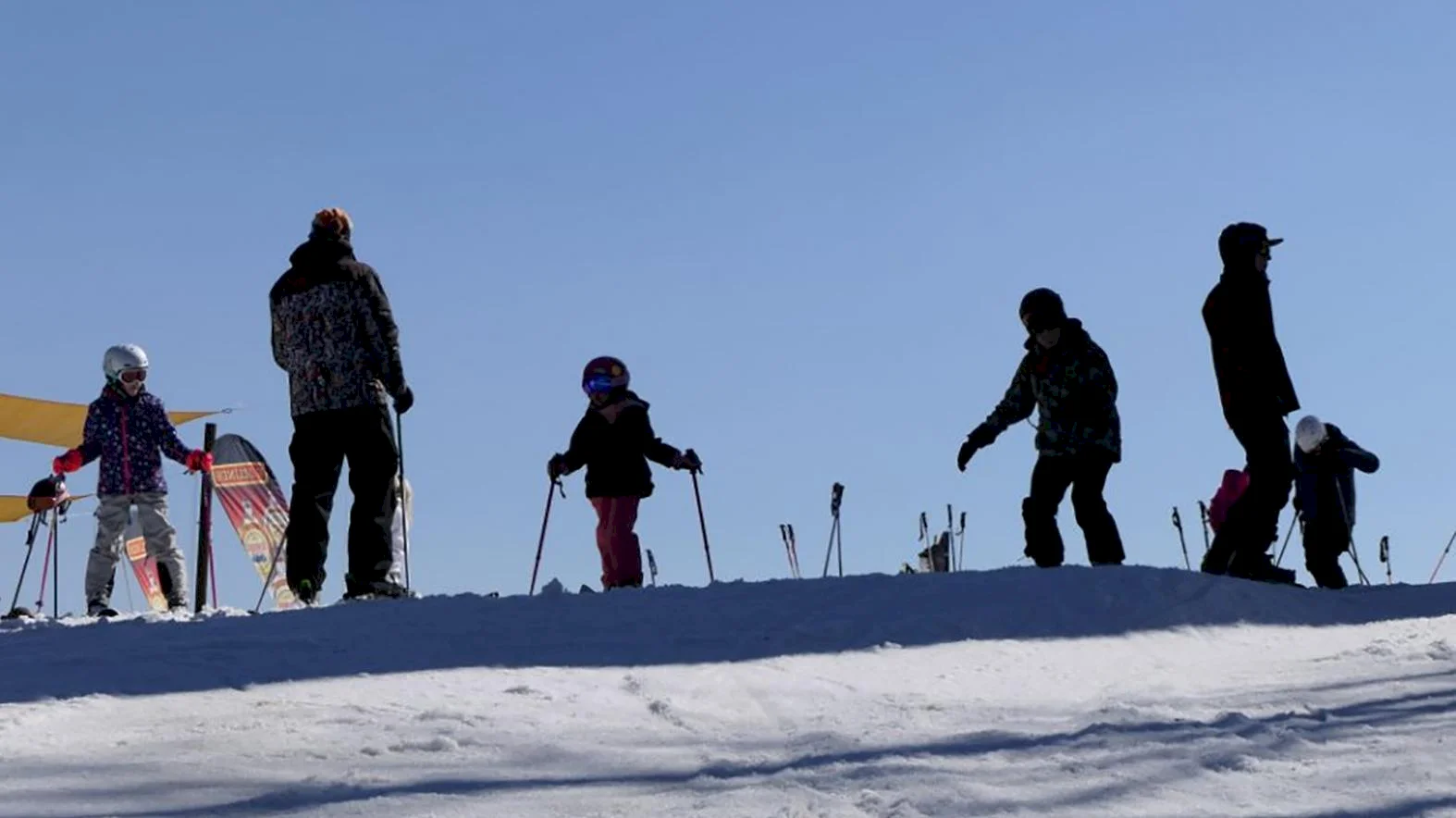 Na Donovaly, Šachtičky a na Skalku budú opäť premávať skibusy