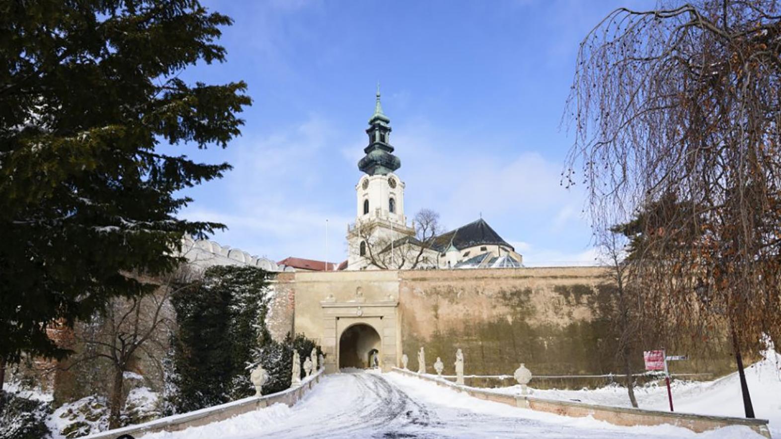 Nitra má schválený rozpočet, v mnohých oblastiach musí šetriť