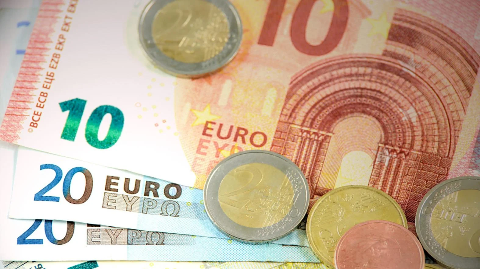 Primátor R. Prstek uviedol, že mestu hrozí platobná neschopnosť
