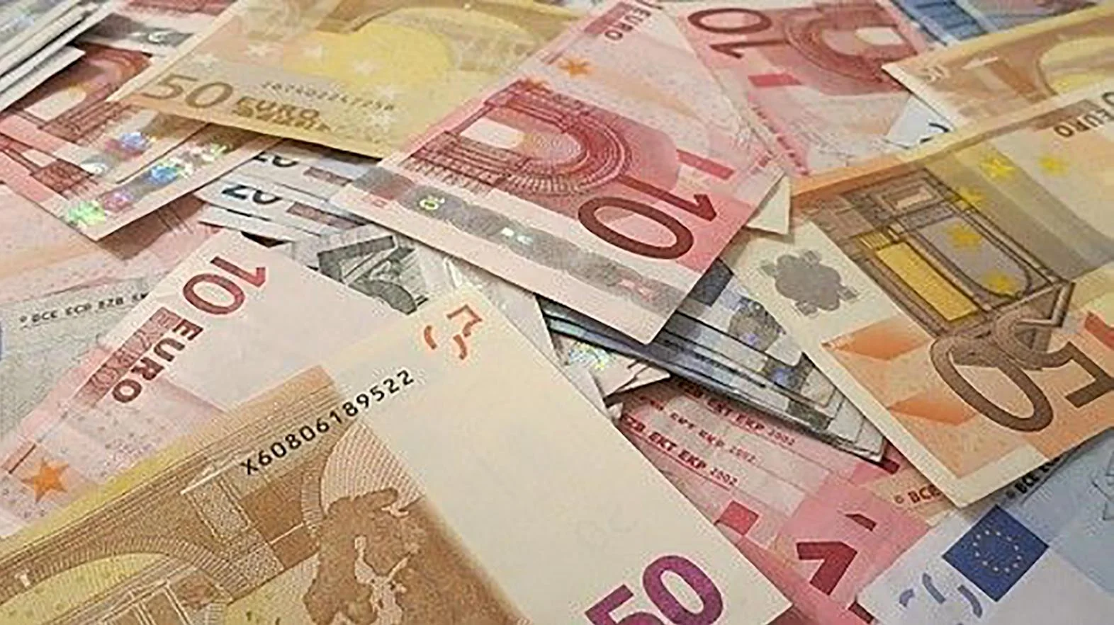Rozpočet počíta s nižšími výdavkami ale i investíciami