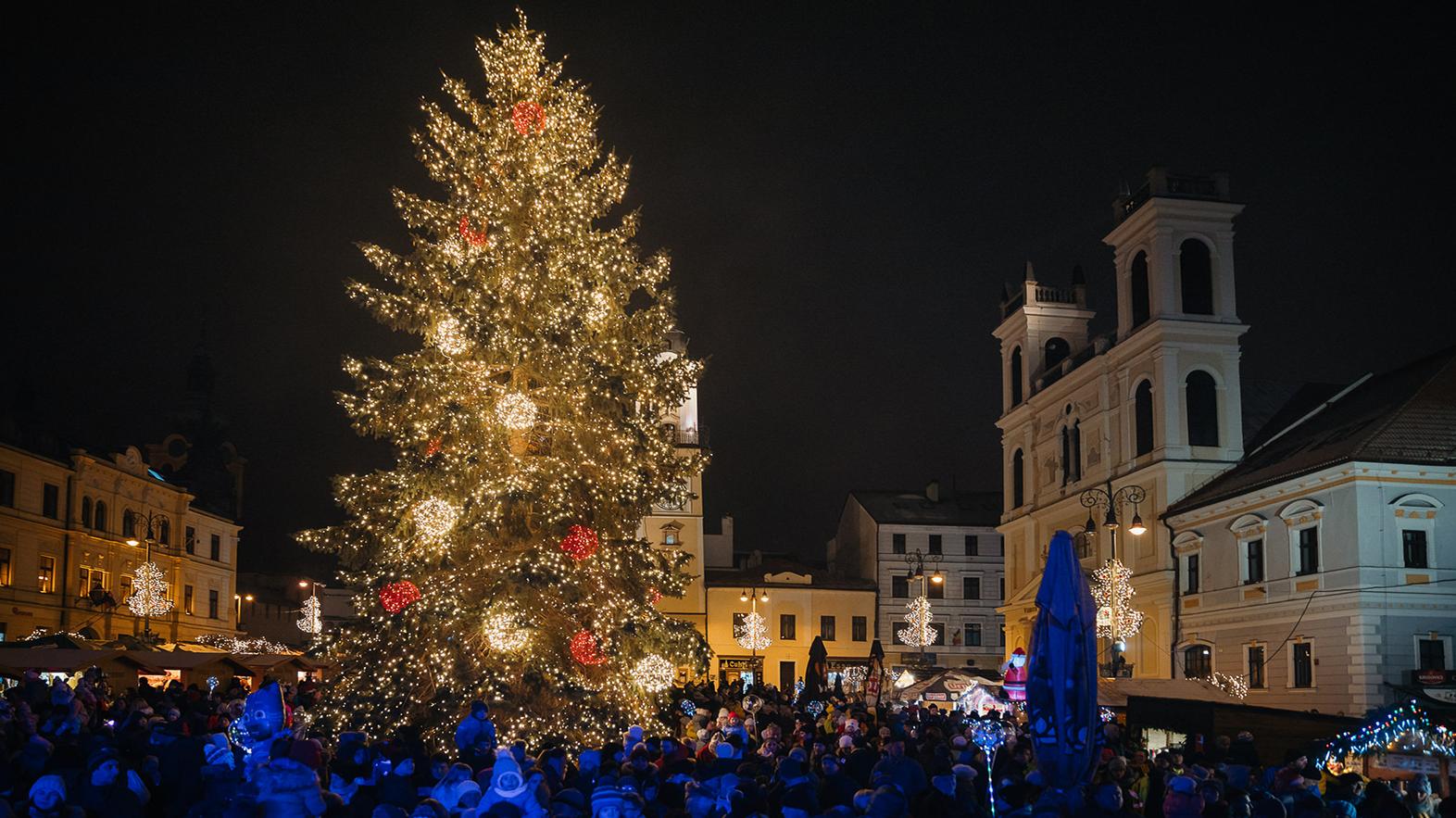 Vianočné trhy budú na námestí do 6. januára