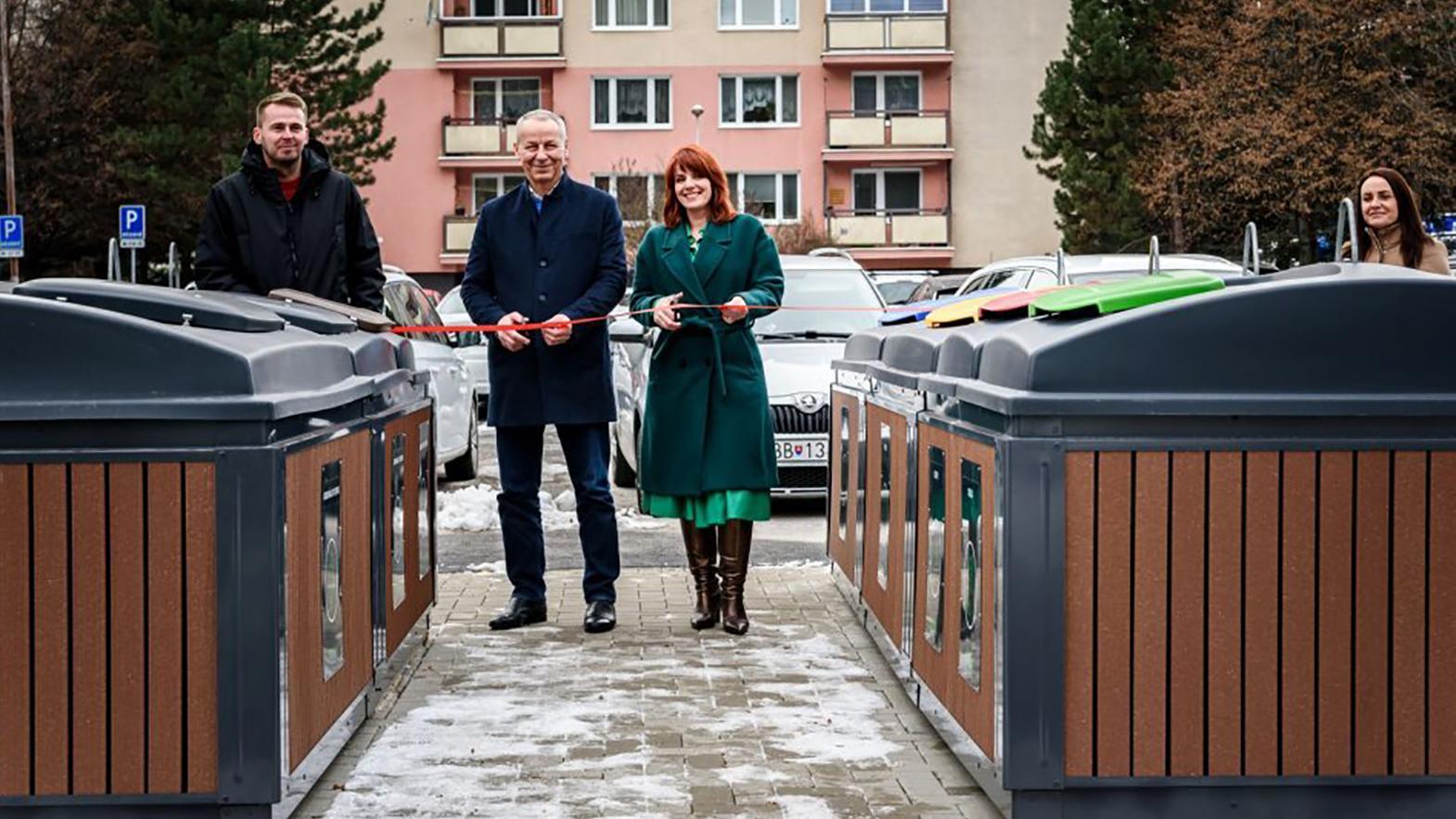 V meste pribudlo prvých sedem stojísk s polopodzemnými kontajnermi