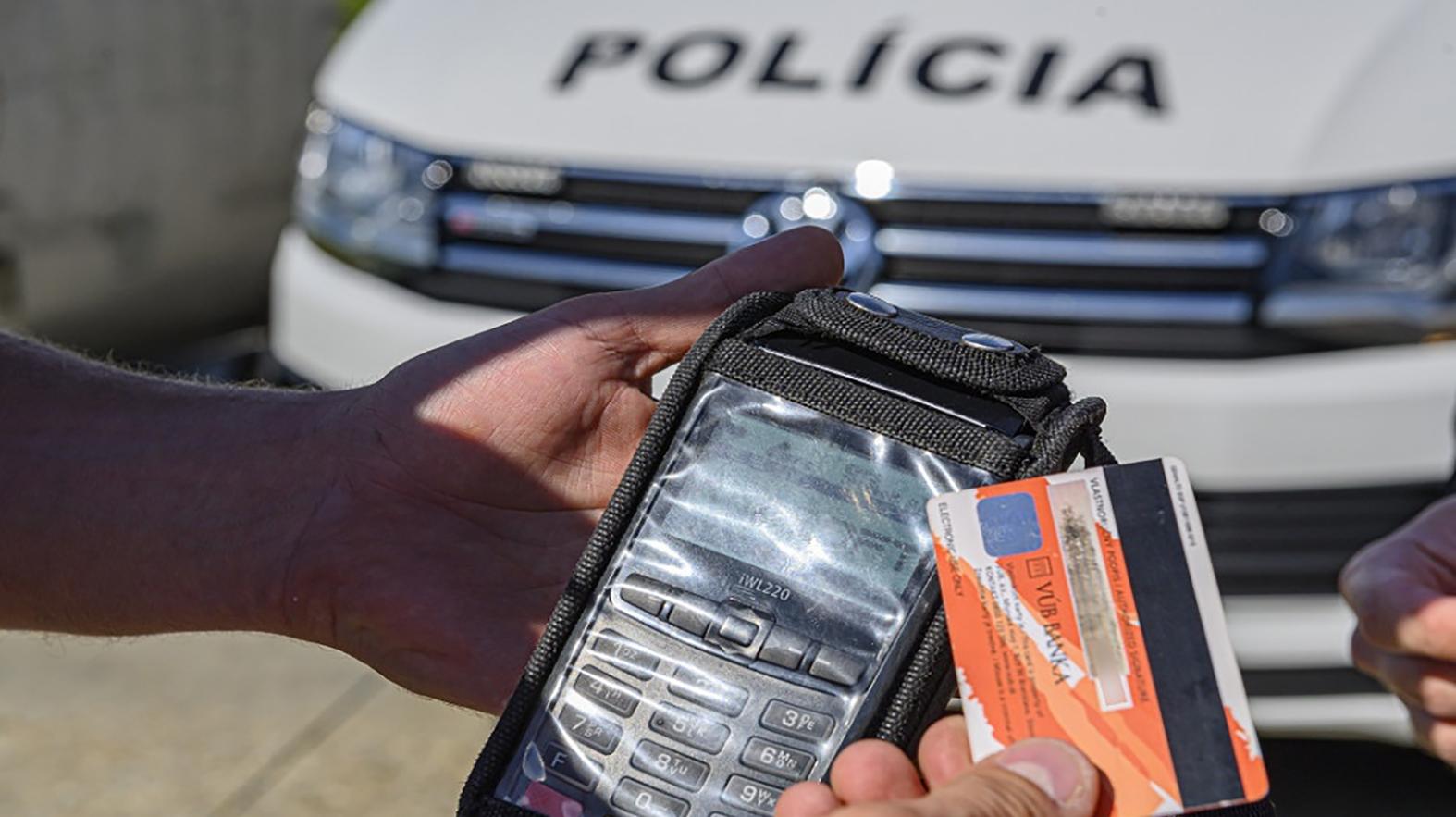 Mestská polícia začne od nového roka používať platobné terminály
