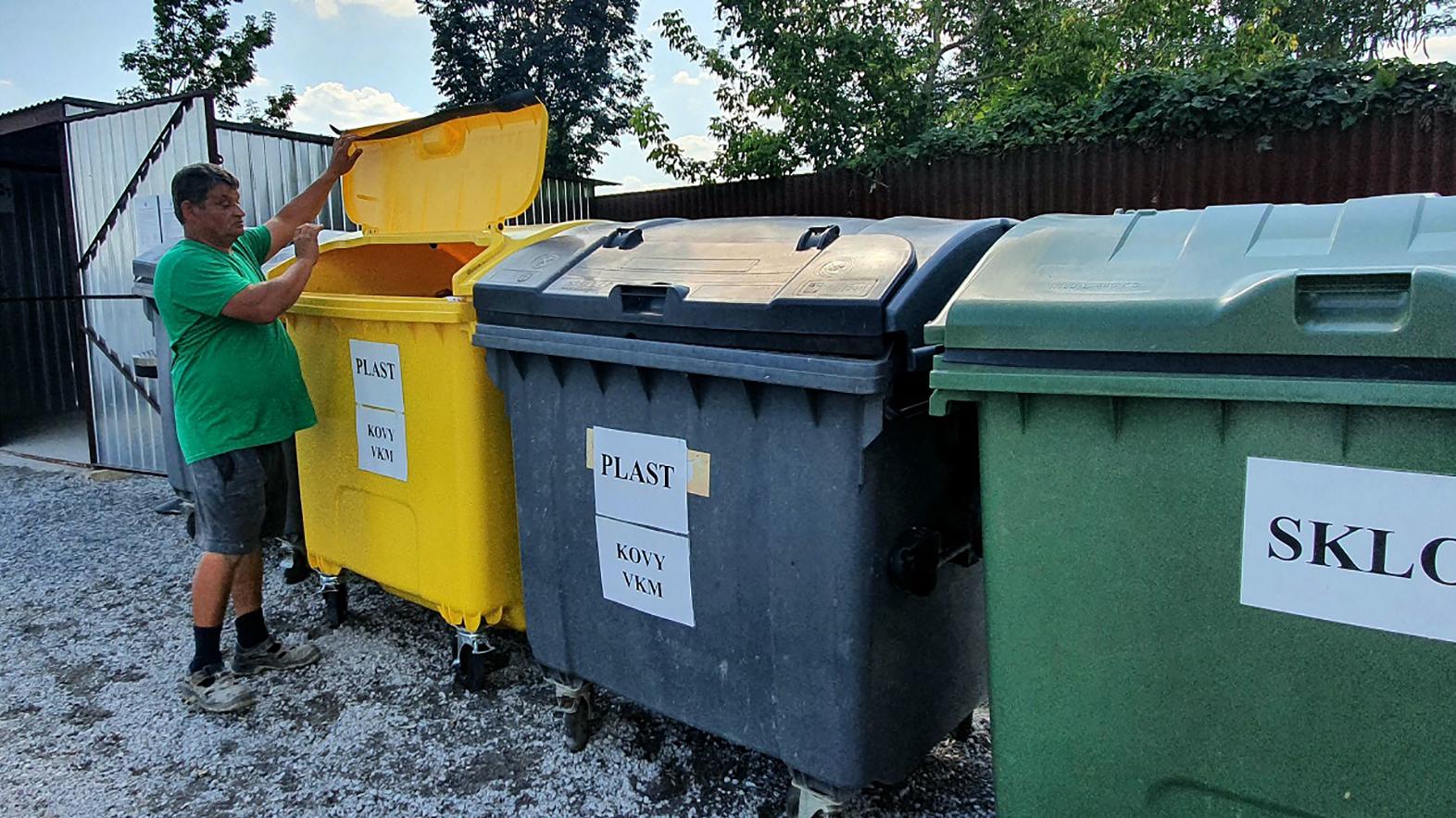 Plasty a kovy sa budú zbierať do žltých kontajnerov, červené zmiznú