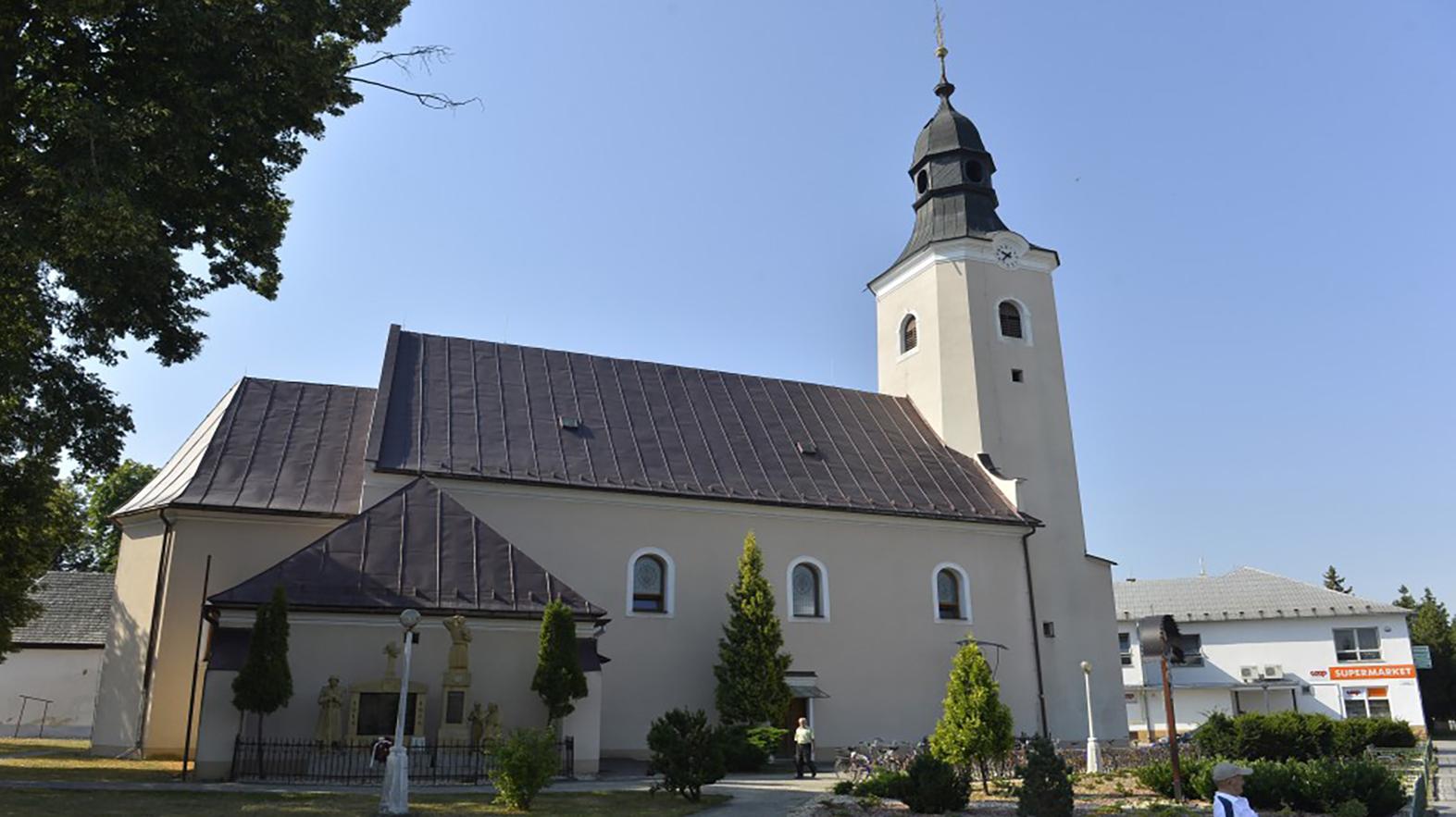 Vodozádržné opatrenia v Beluši zmenia vzhľad i funkčnosť priestoru pred úradom
