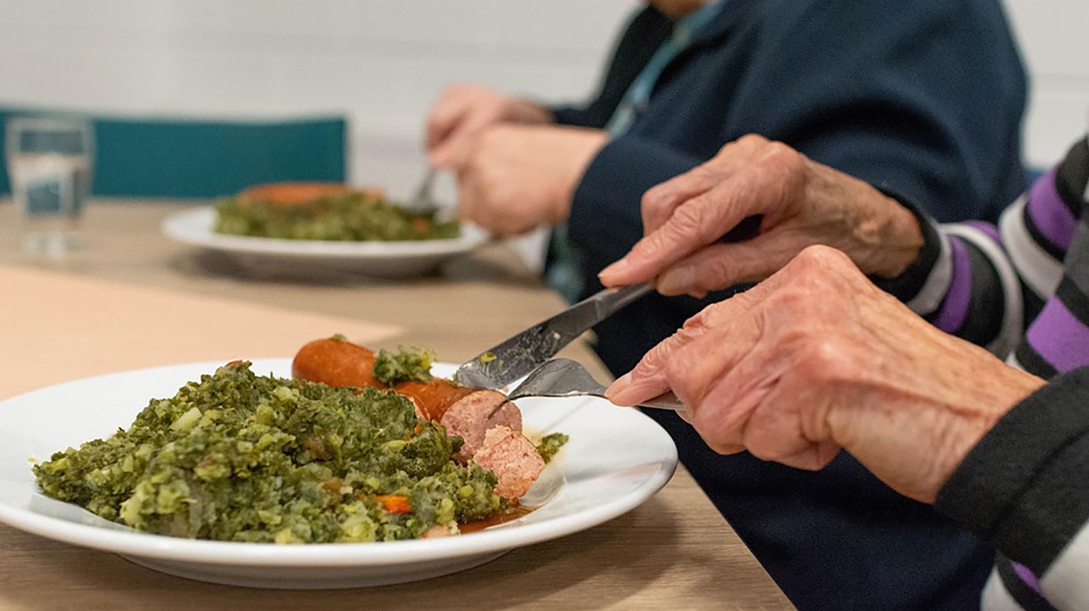 Mesto obnovuje stravovanie pre seniorov v základných školách