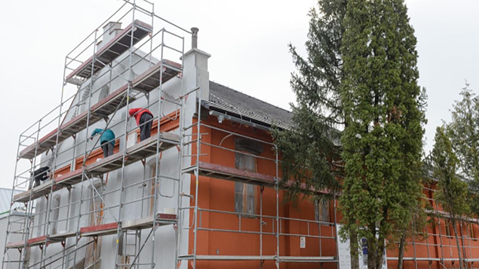 Prístavbu ZŠ Dlhé Hony v Trenčíne za viac ako pol milióna eur ukončia v máji