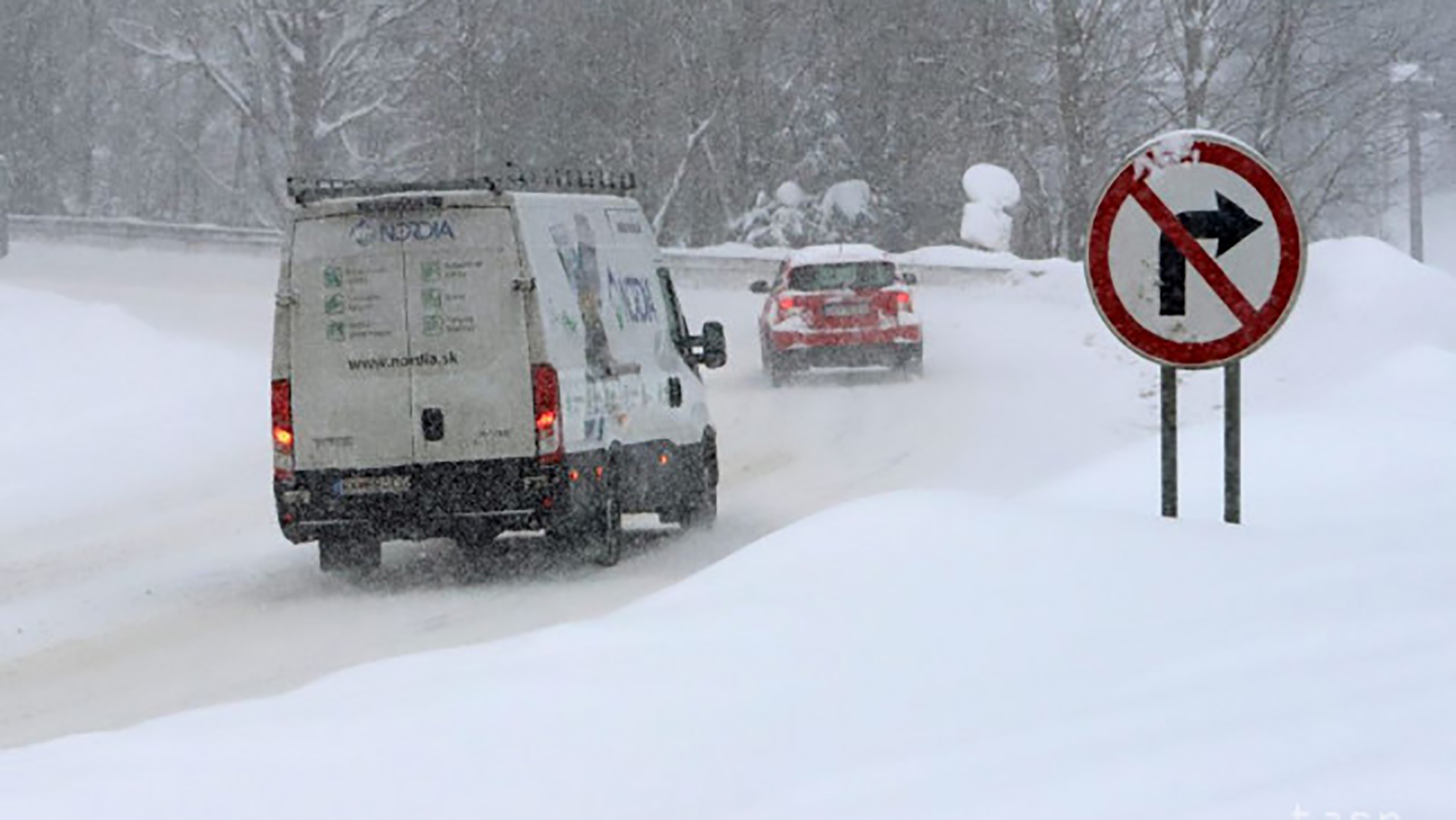 Severné Slovensko zasiahla v piatok snehová kalamita
