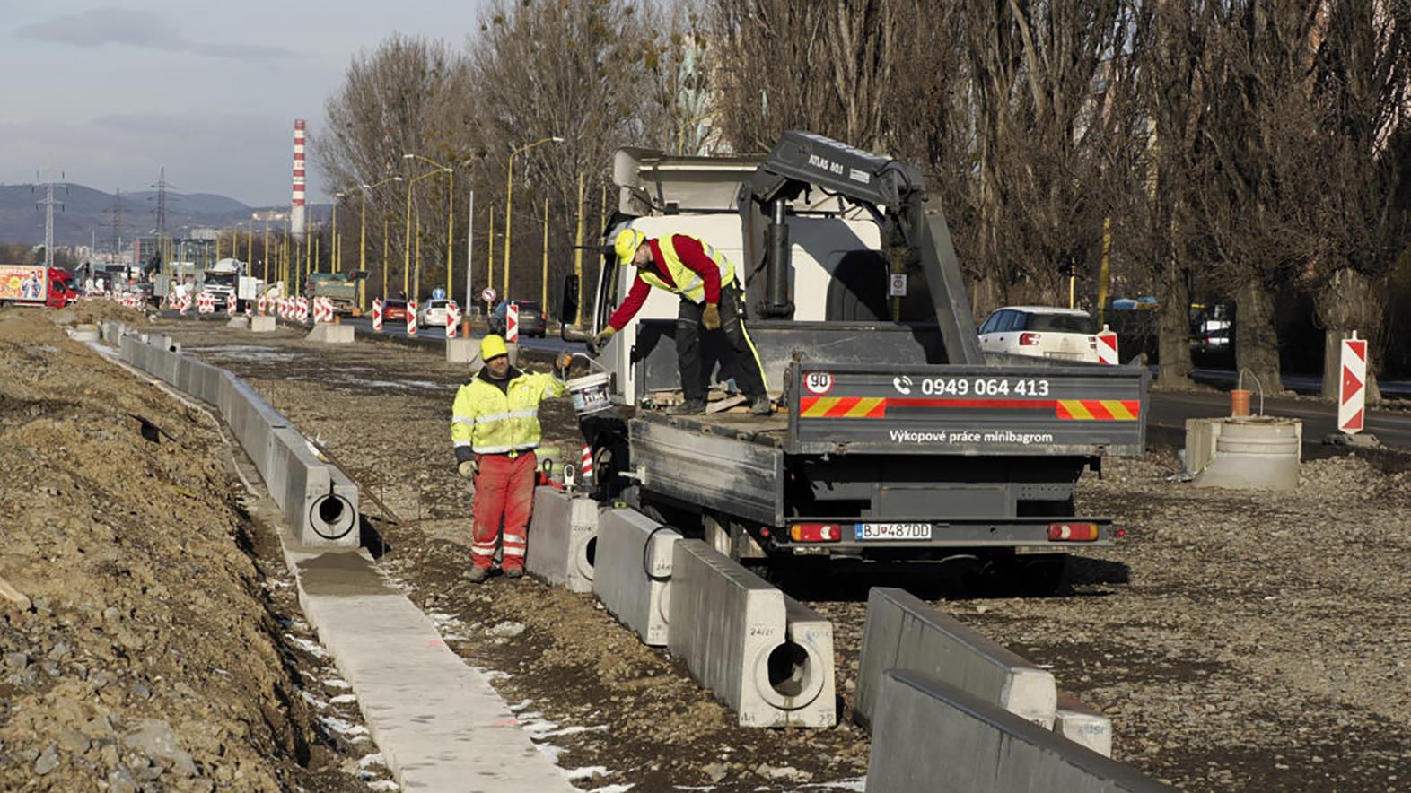Modernizácia Slaneckej cesty napreduje, budujú nový most