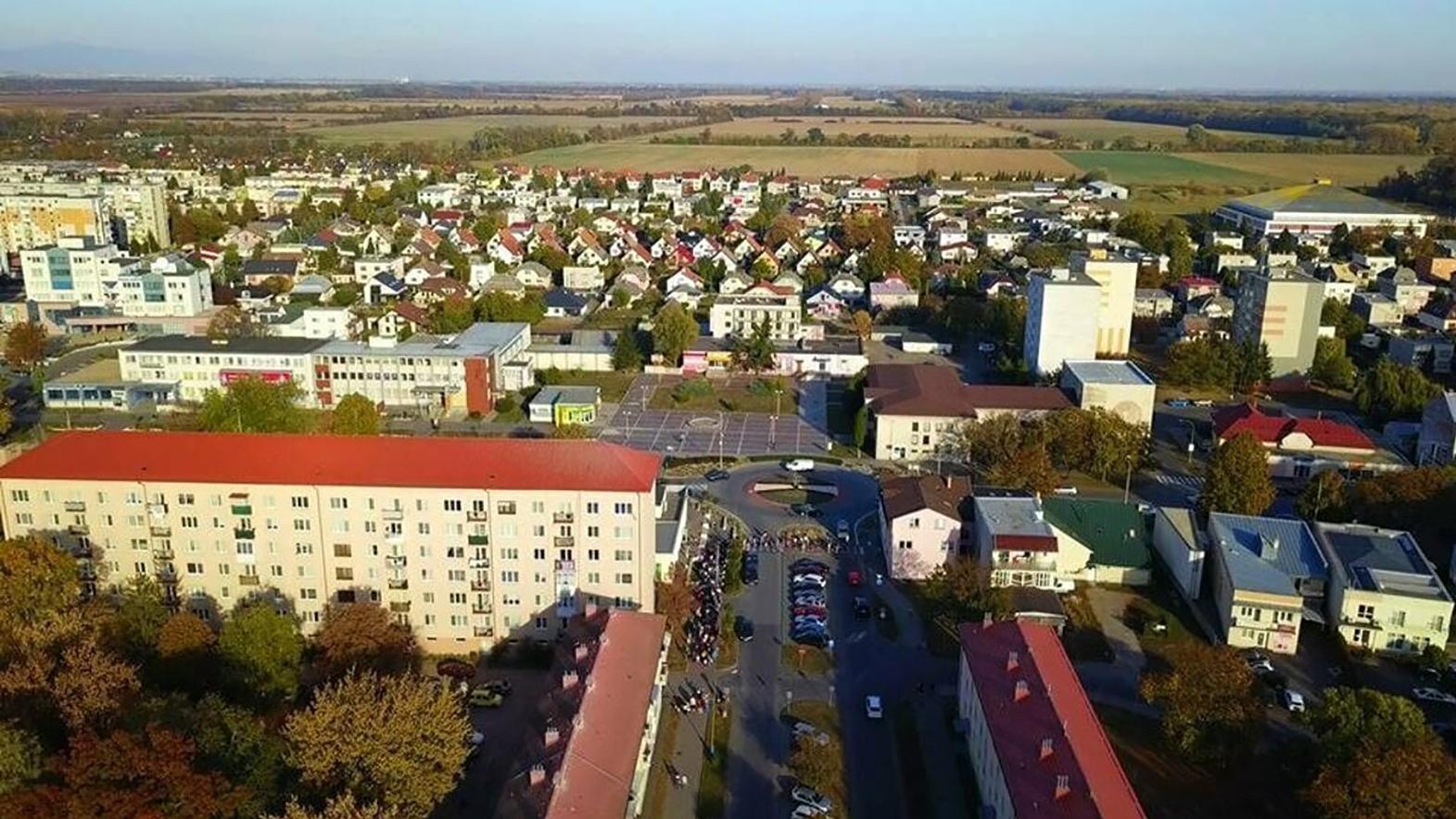 Ceny energií mesto vykrýva i vyššou daňou, šetrí aj na osvetlení