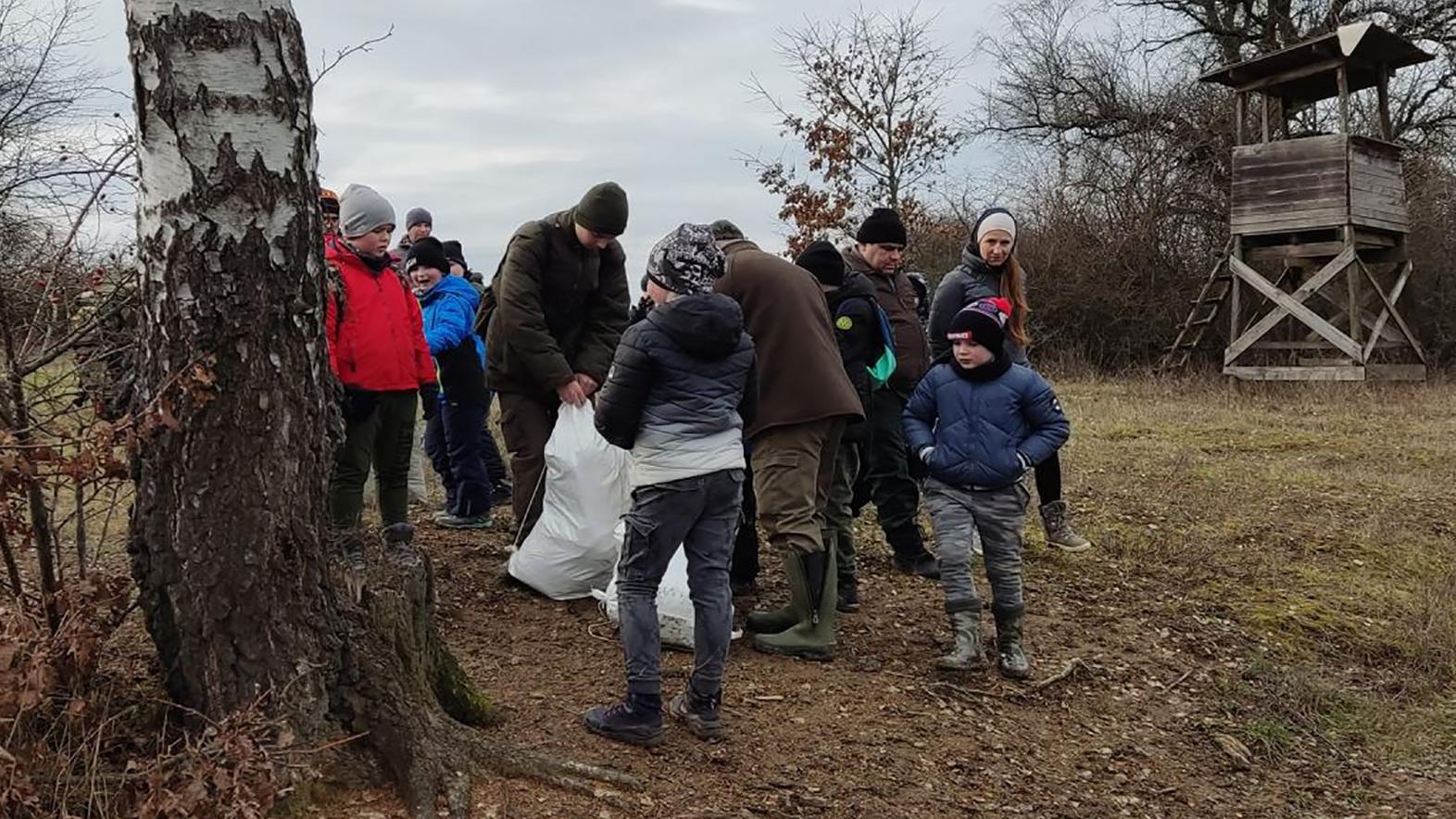 Poľovníci vyzbierali v prírode minulý rok 270 ton odpadu