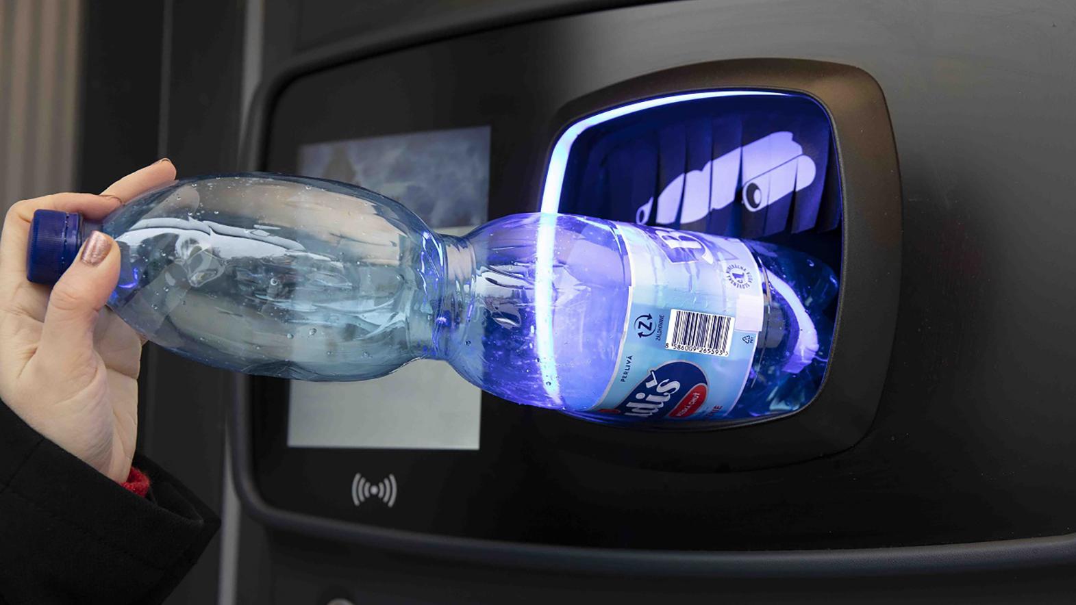 Správca zálohového systému zvyšuje manipulačné poplatky pre distribútorov