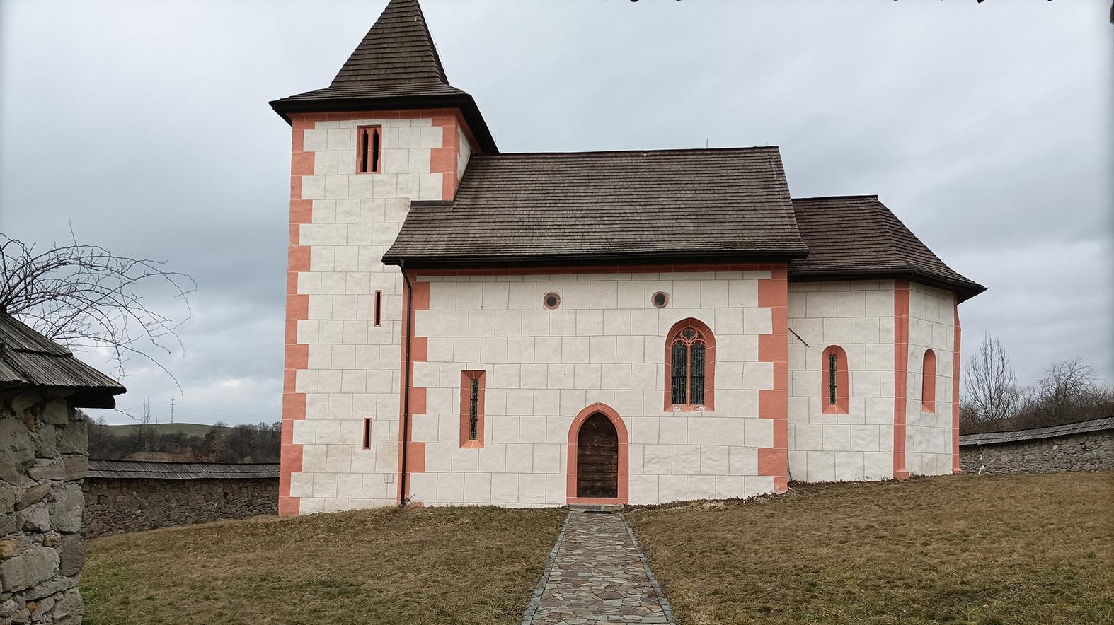 Obnova vzácneho kostola je na konci, treba ešte opraviť ochranný múr
