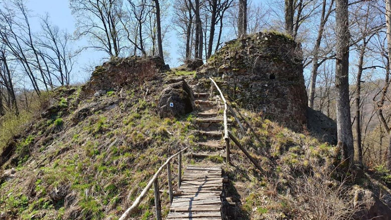 Na Jelšavský starý hrad by mohol viesť Leustachov náučný chodník
