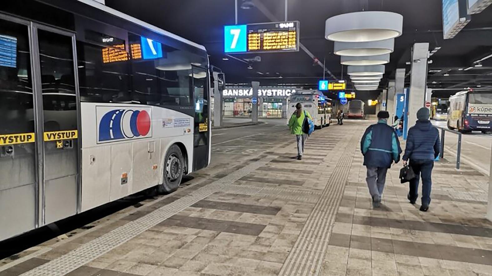 Z niektorých zastávok verejnej dopravy chce kraj urobiť digitálne