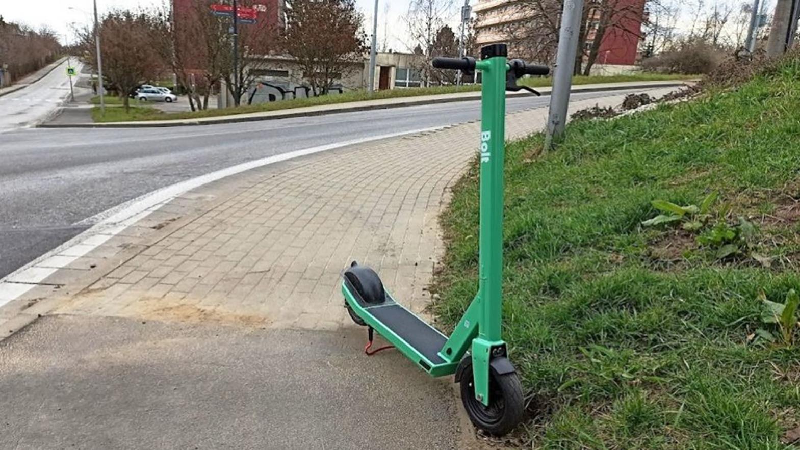 Mestskí poslanci hľadajú spôsob, ako regulovať zdieľané kolobežky