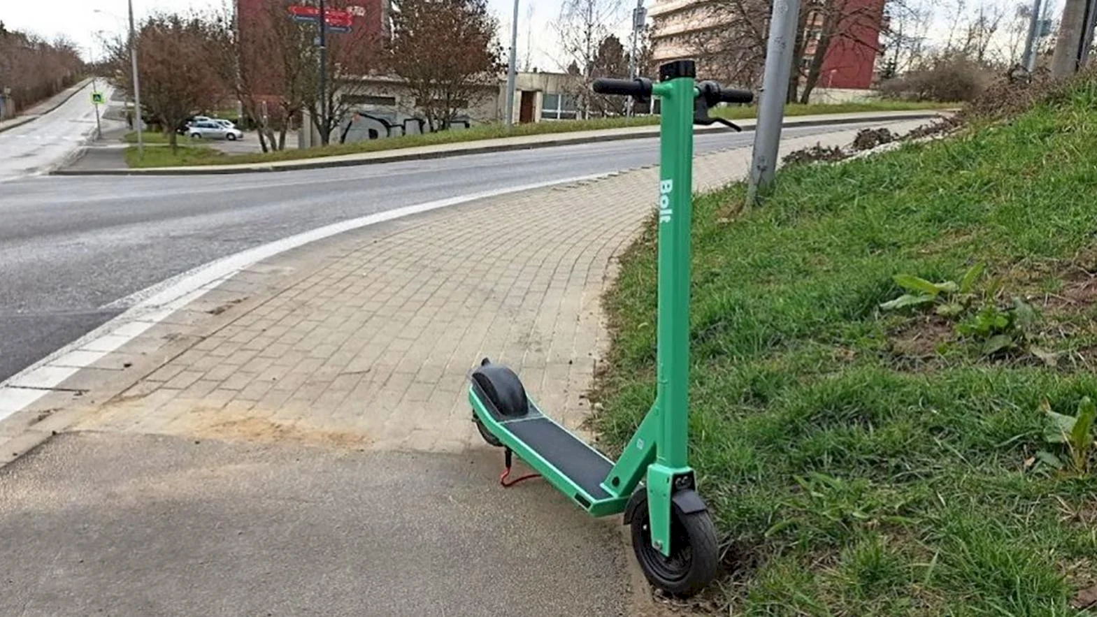 Mestskí poslanci hľadajú spôsob, ako regulovať zdieľané kolobežky