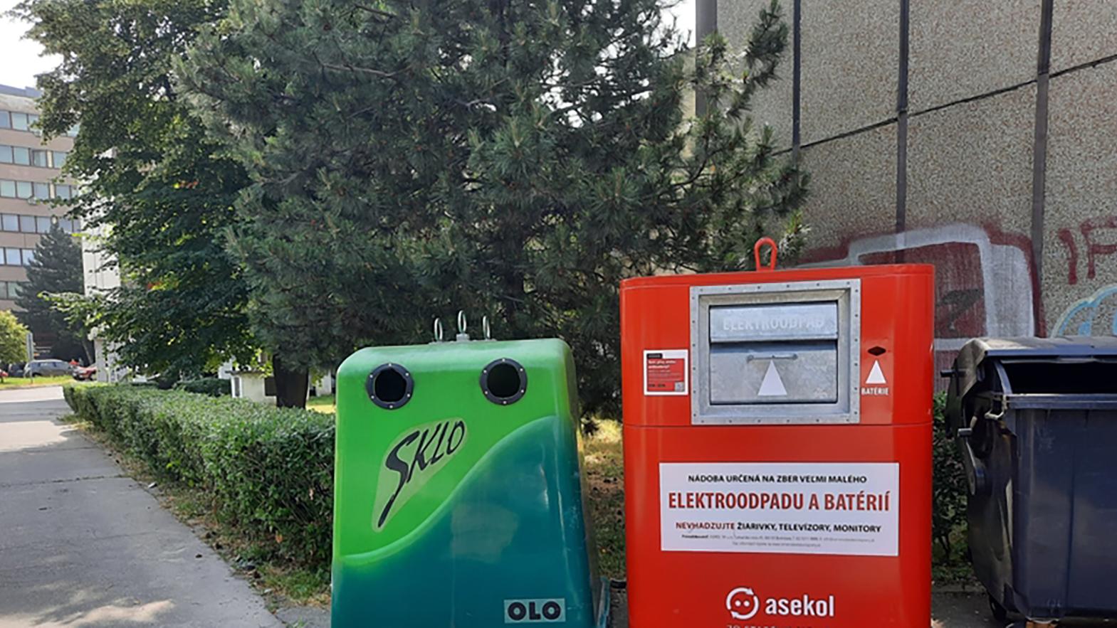 Petržalka má kvôli vandalom posledný kontajner na drobný elektroodpad