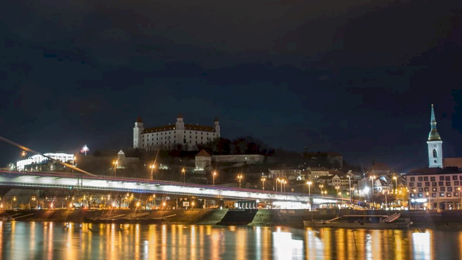 Hodina Zeme, keď sa vypnú svetlá na známych budovách, bude 25. marca