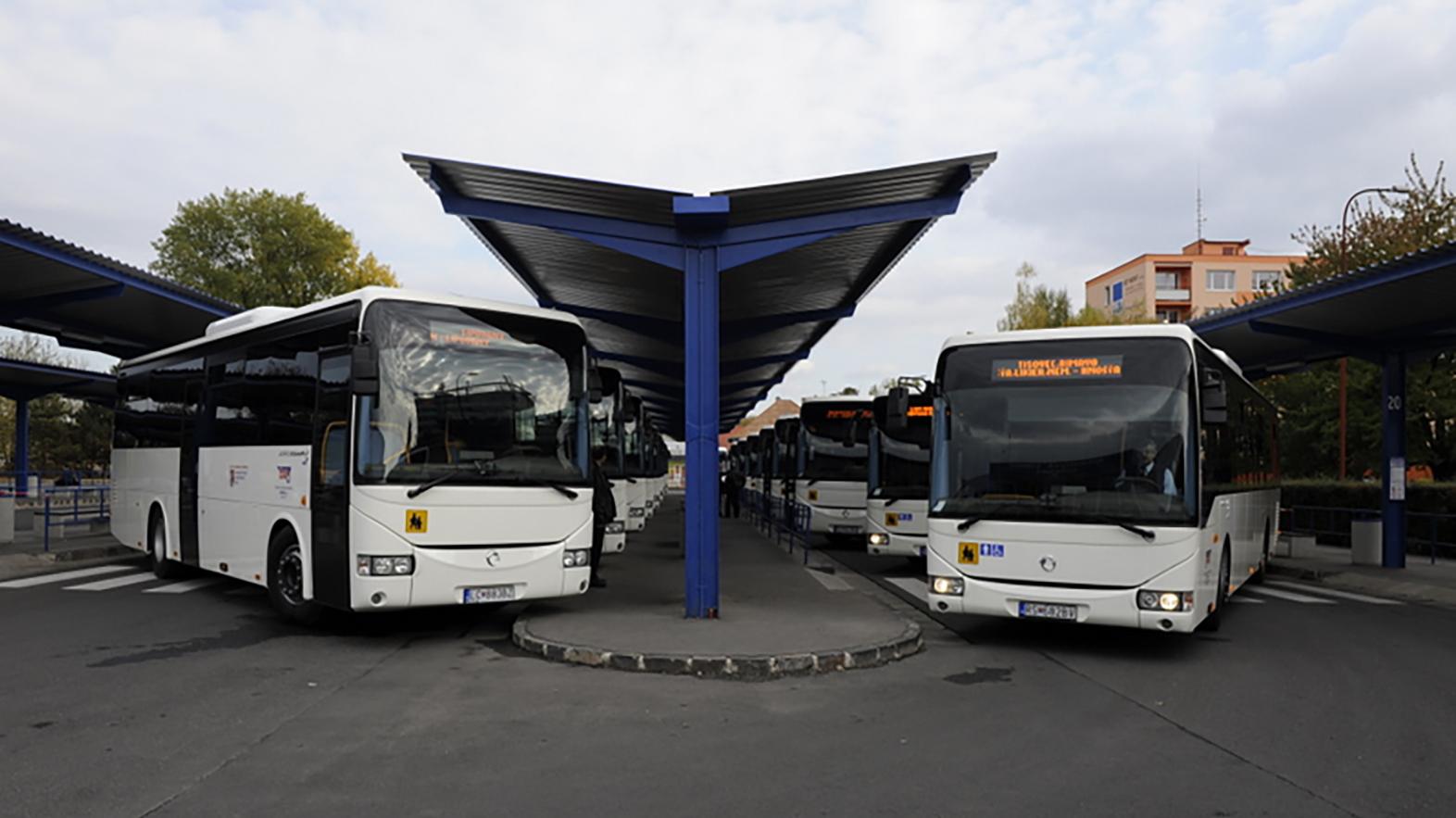 Mesto pristúpilo k rušeniu autobusových spojov a zvýšeniu cestovného