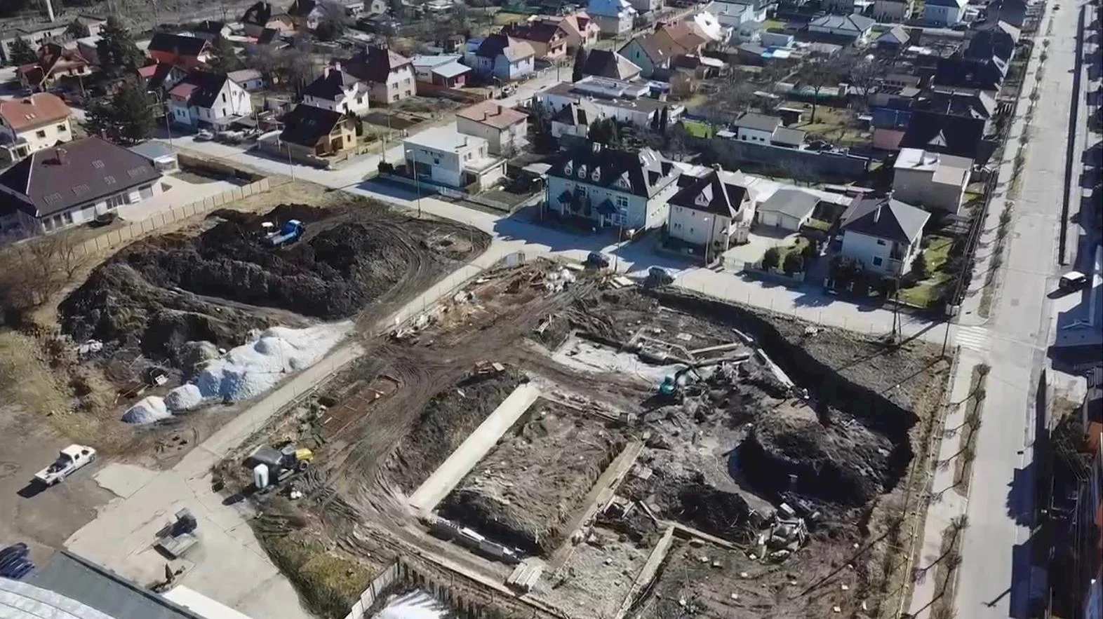 Výstavba novej plavárne sa komplikuje, zhotoviteľ zastavil práce