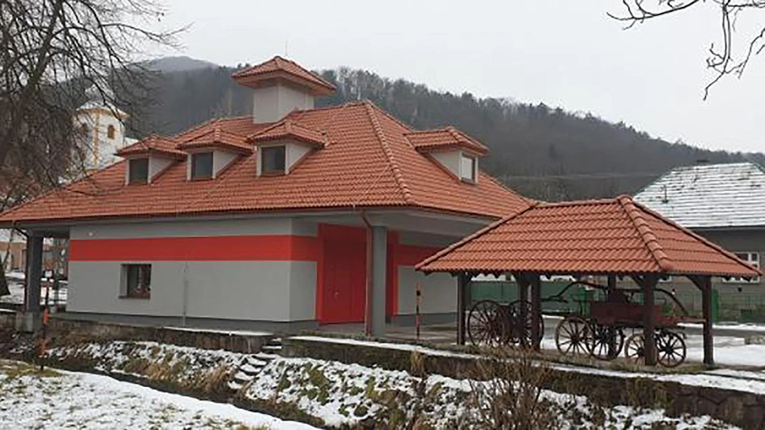 V obci vynovili hasičskú zbrojnicu, je dominantou námestia