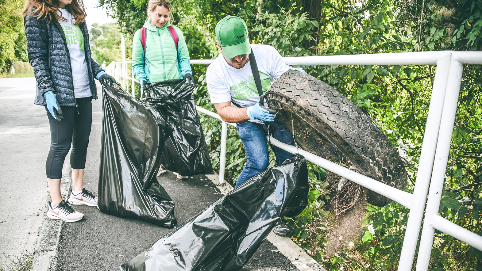 V mestách a obciach sa začína s jarným upratovaním