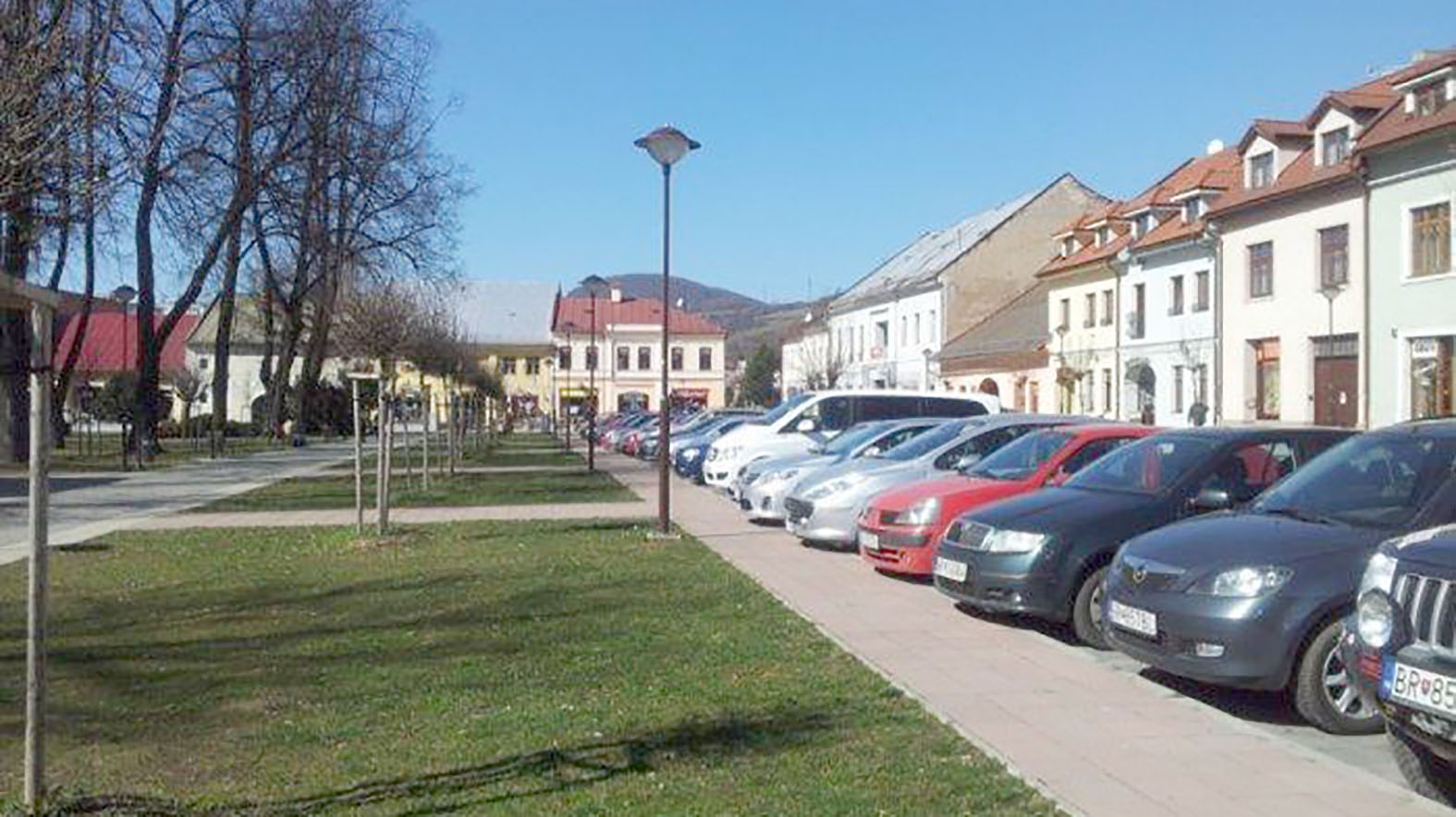 Cena za parkovanie v Brezne bude rovnaká jedno euro, cez víkendy sa neplatí