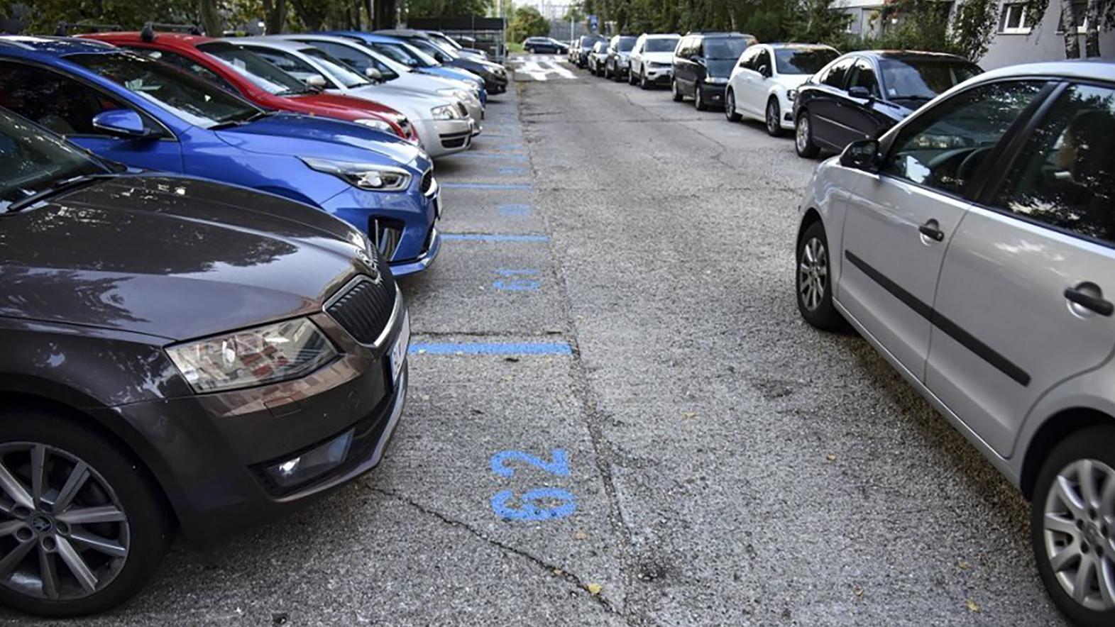 V Petržalke rozšíria reguláciu parkovania, pribudnú aj nové zóny PAAS