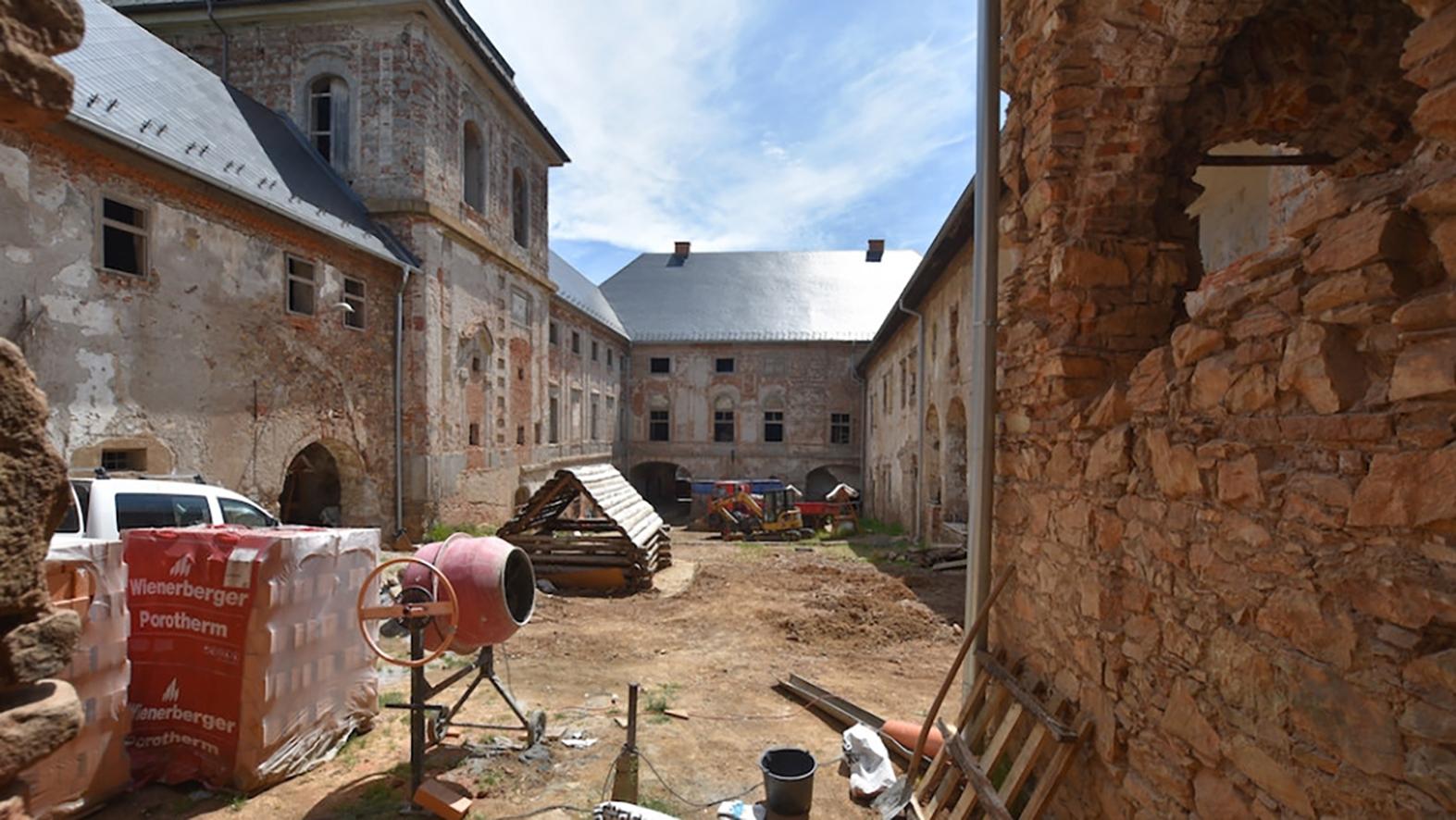 Kaštieľ cez leto ožije podujatiami, obnova z nórskych fondov sa predĺži