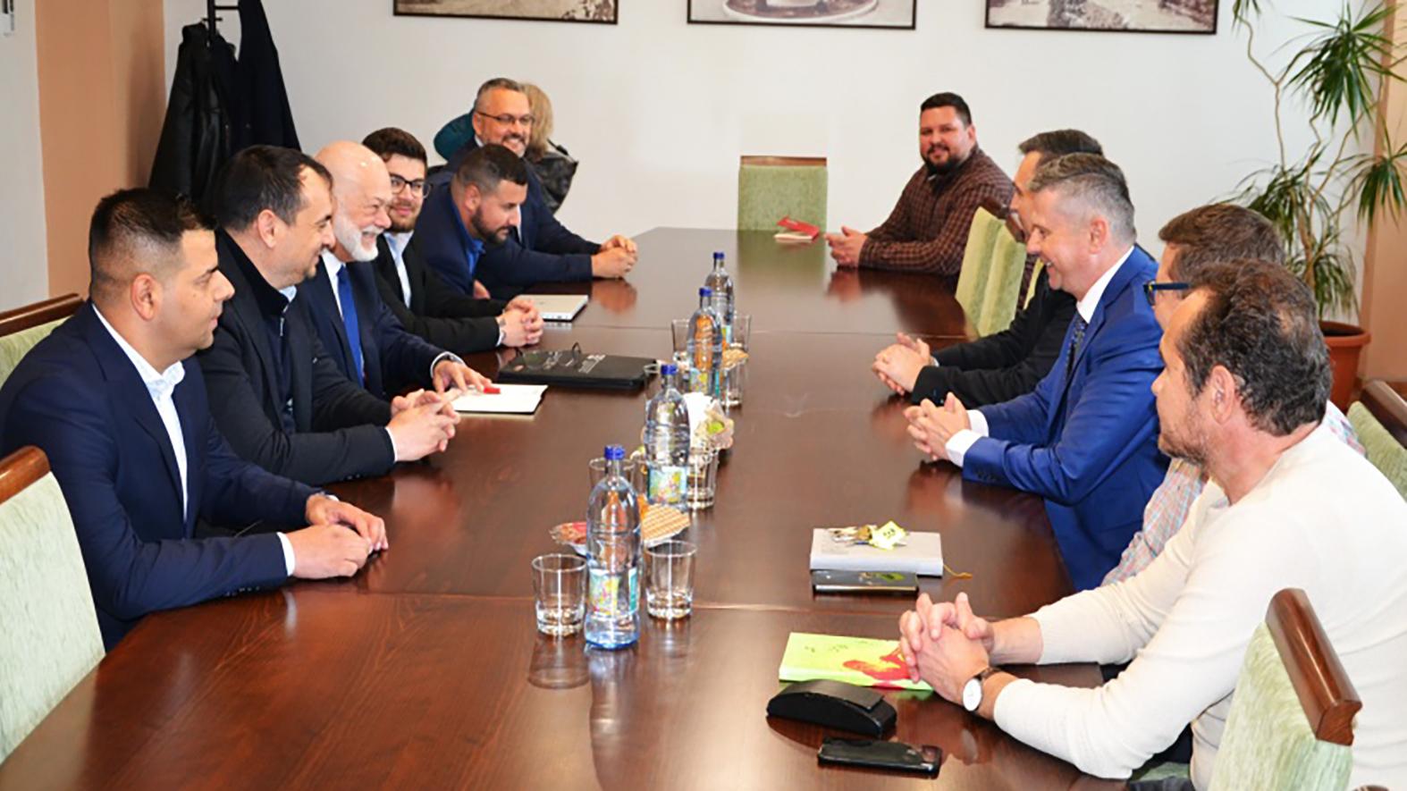 Vedenie mesta rokovalo so splnomocnencom o skvalitnení života Rómov