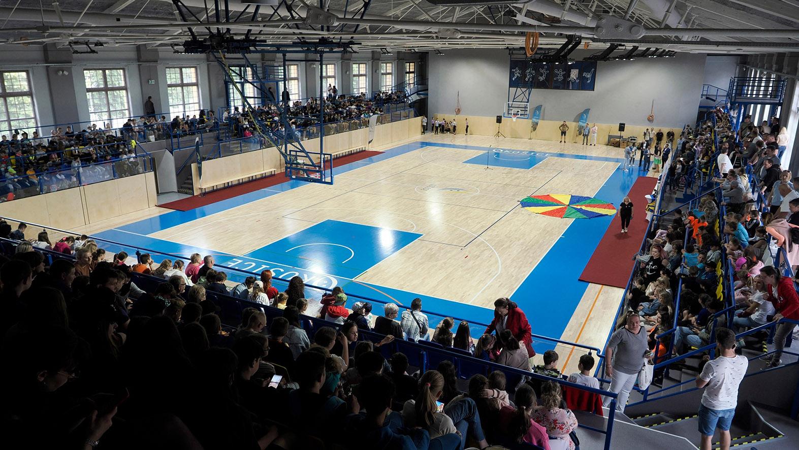 Mesto otvorilo zrekonštruovanú športovú halu Stará jazdiareň