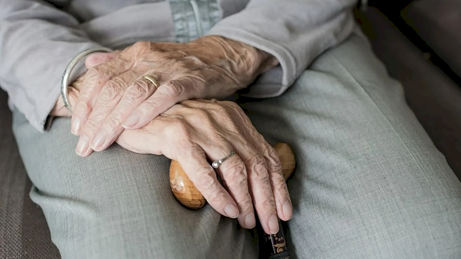 Seniori budú môcť využiť služby inteligentnej domácej asistentky
