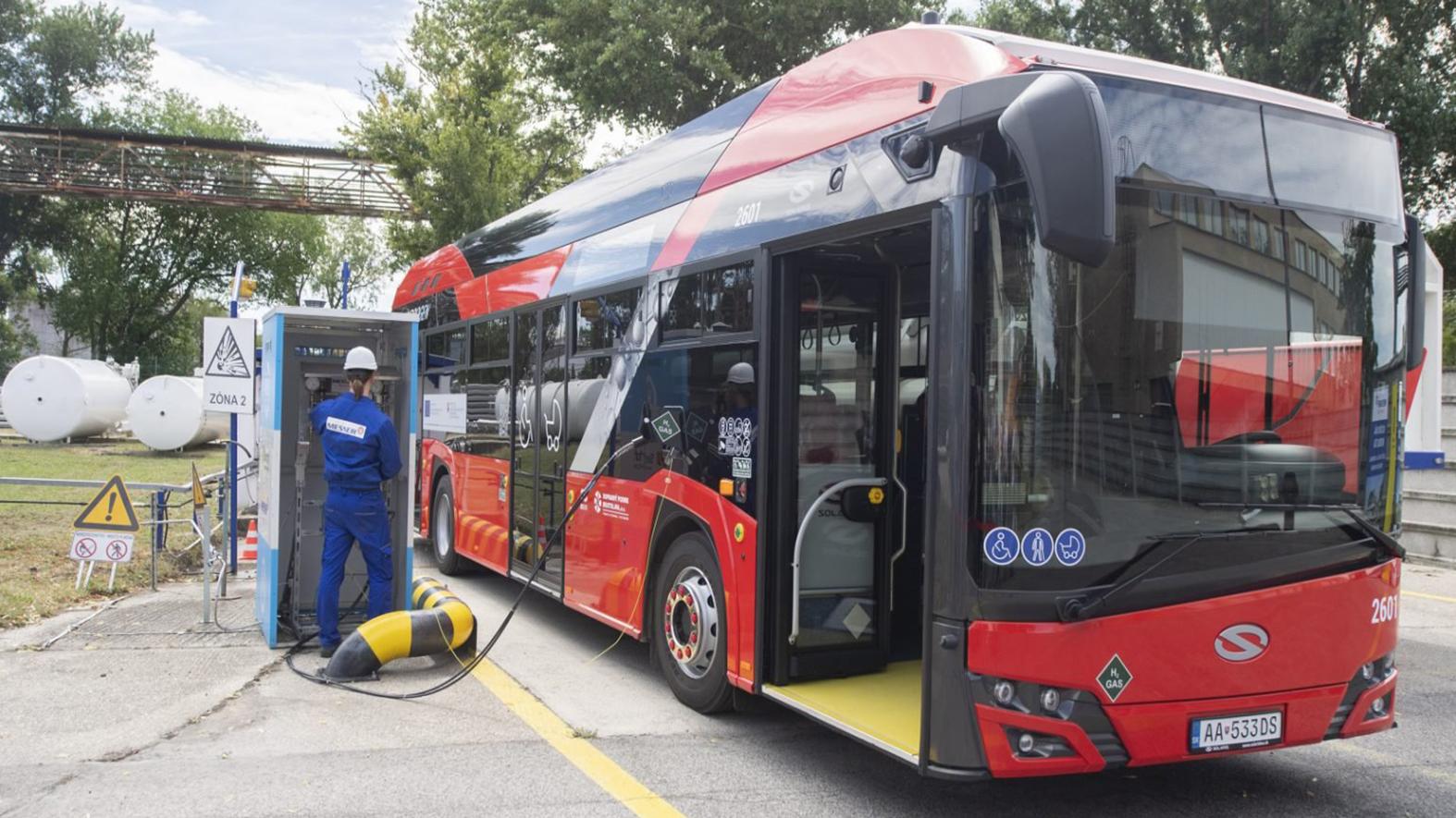 V hlavnom meste začnú premávať prvé štyri vodíkové autobusy