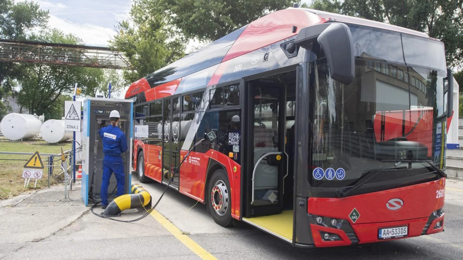 V hlavnom meste začnú premávať prvé štyri vodíkové autobusy
