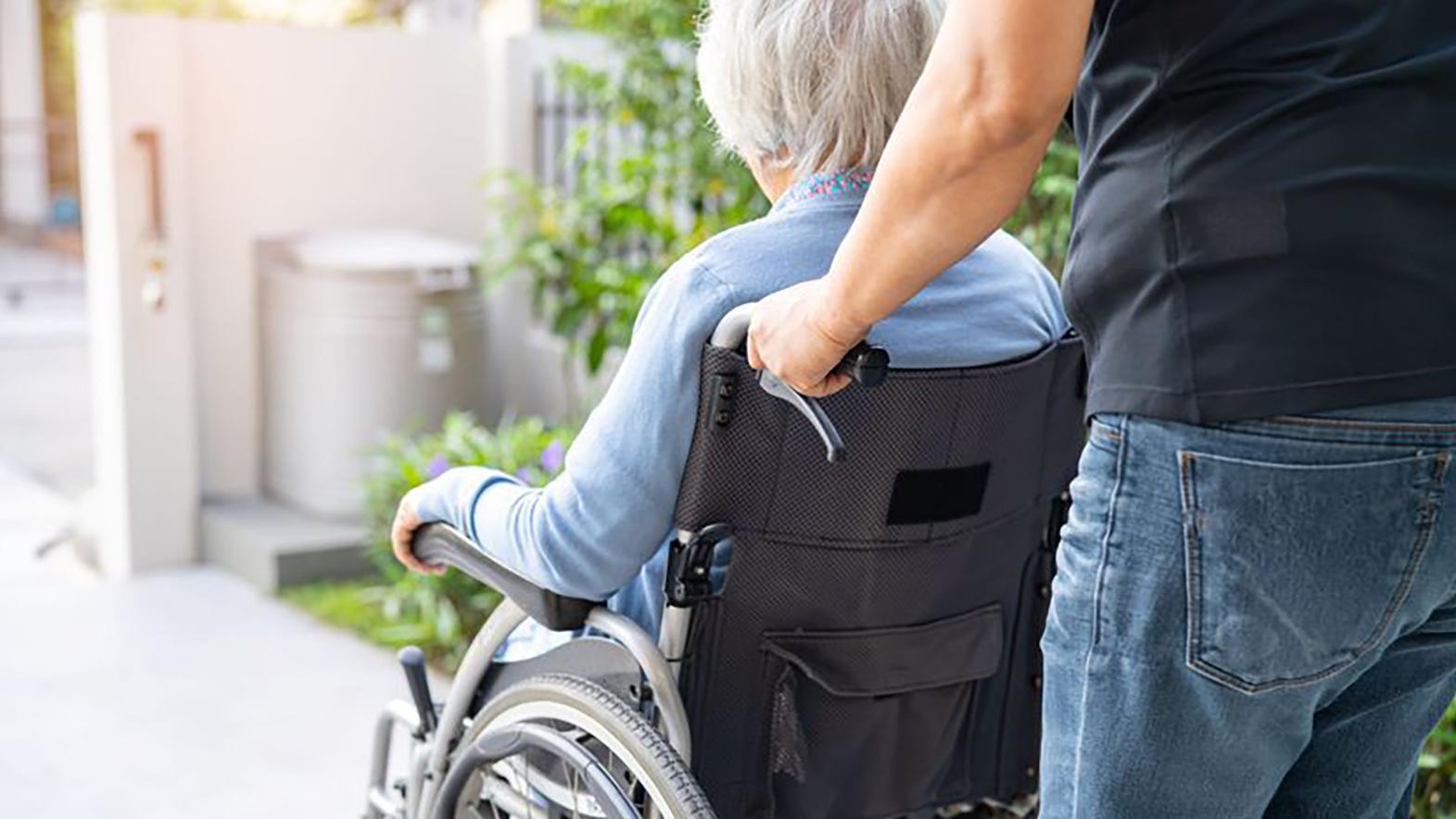 Poltár má vozidlo na prepravu seniorov a imobilných do ambulancií