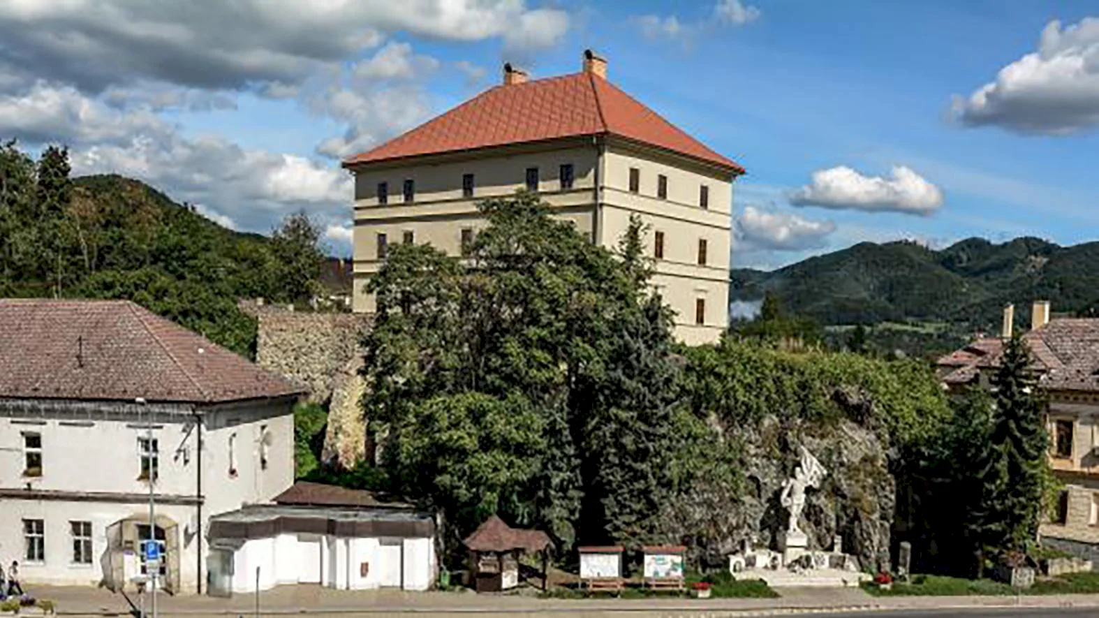Na kaštieľ treba ešte 1,24 mil. eur, pomôcť môžu len externé zdroje