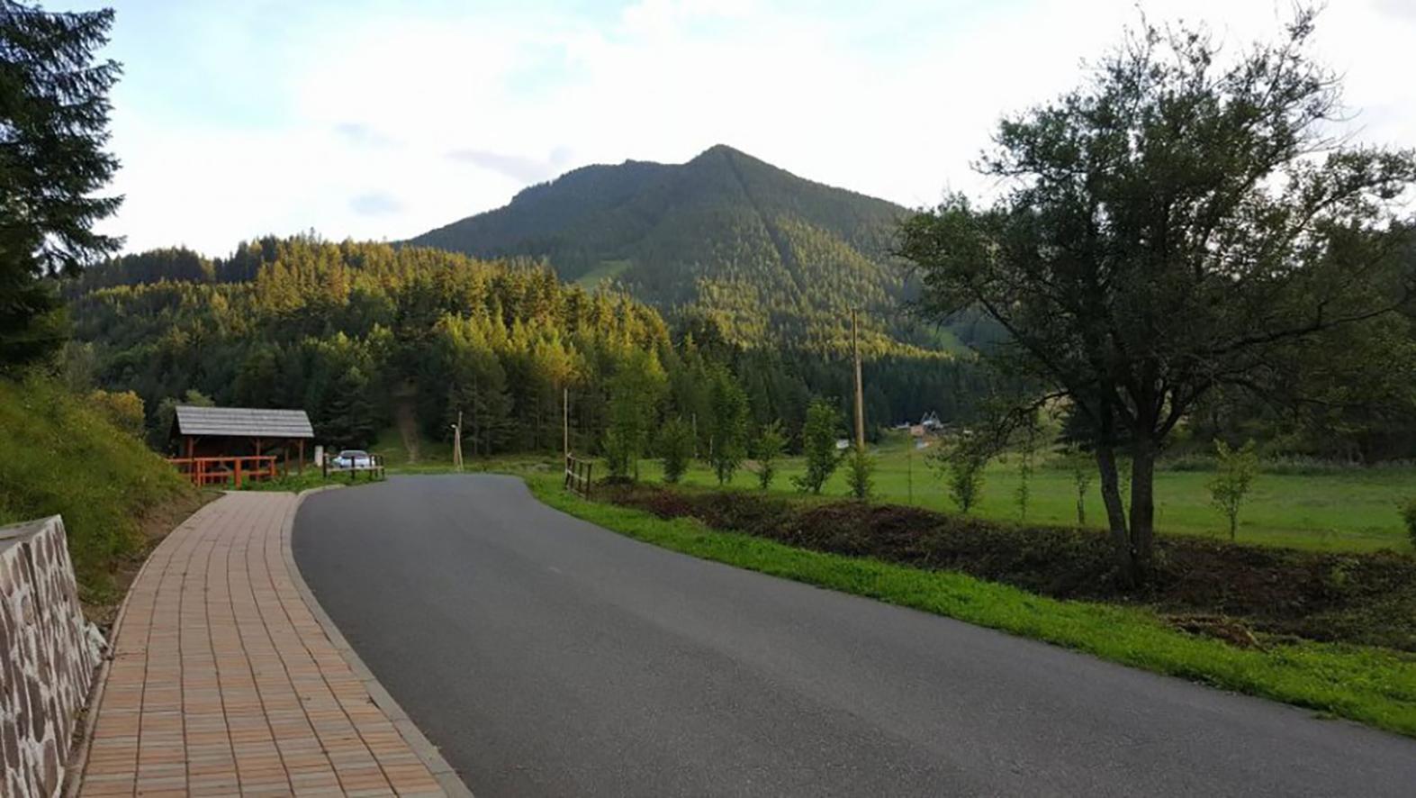 Viacero ciest v Porube obec zrekonštruuje, cieľom je zadržať vodu