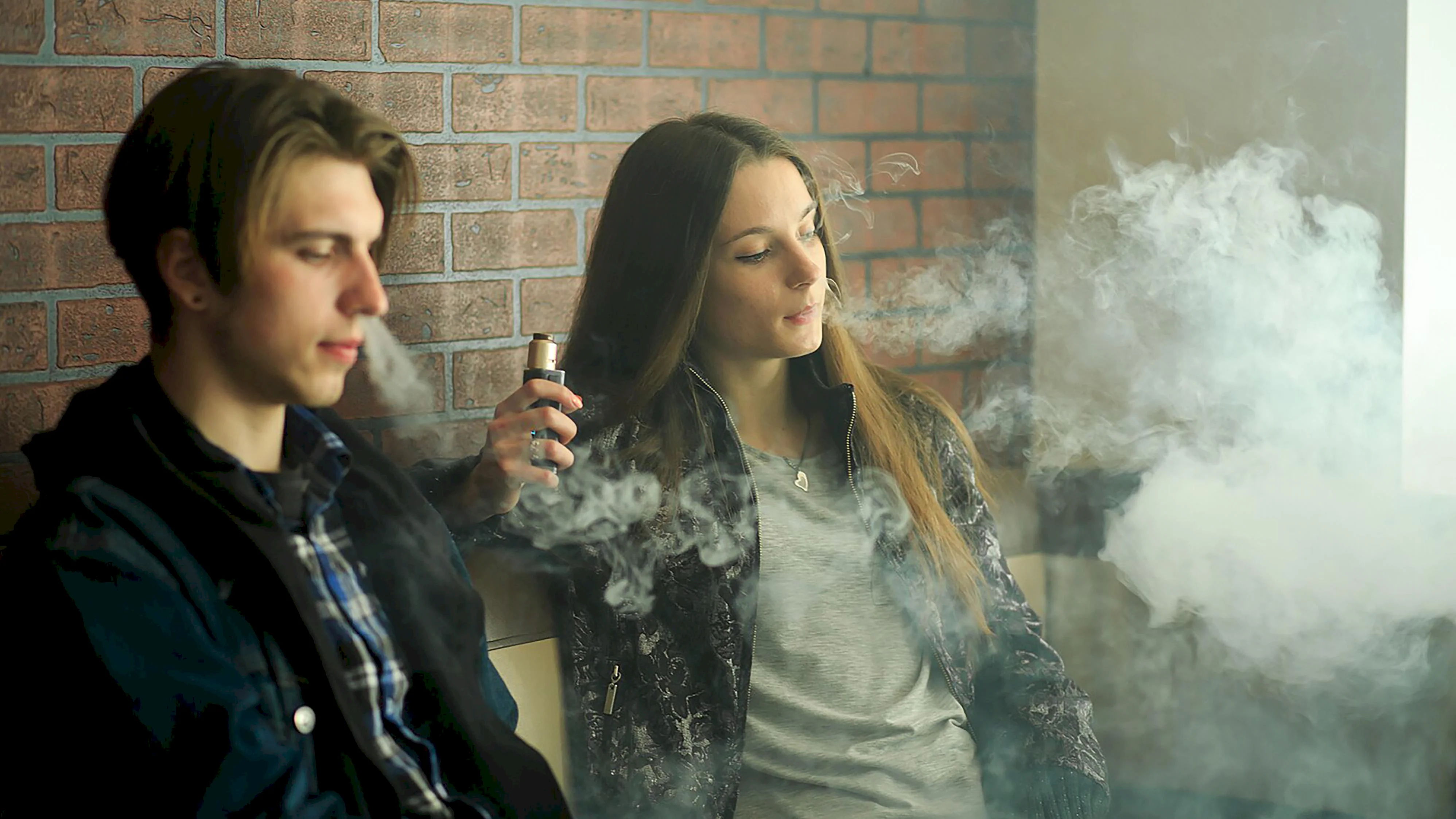 Medzi školákmi sa rozšírilo fajčenie elektronických cigariet