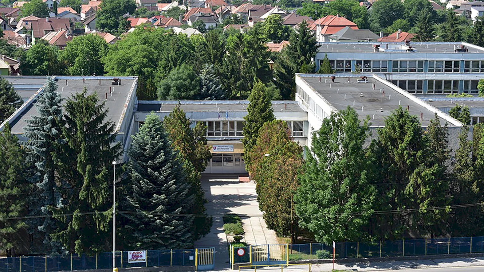 Mesto plánuje rekonštruovať ZŠ P. Dobšinského i MŠ na Hatvaniho ulici
