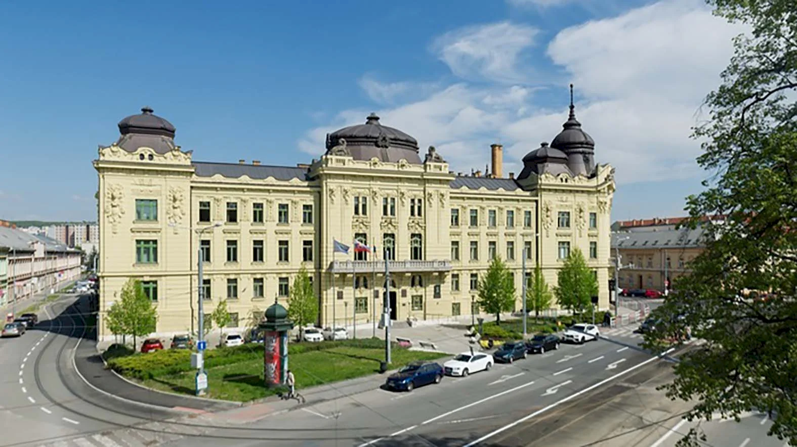 KSK si vezme úver do výšky 17,6 milióna eur na obnovu stredných škôl