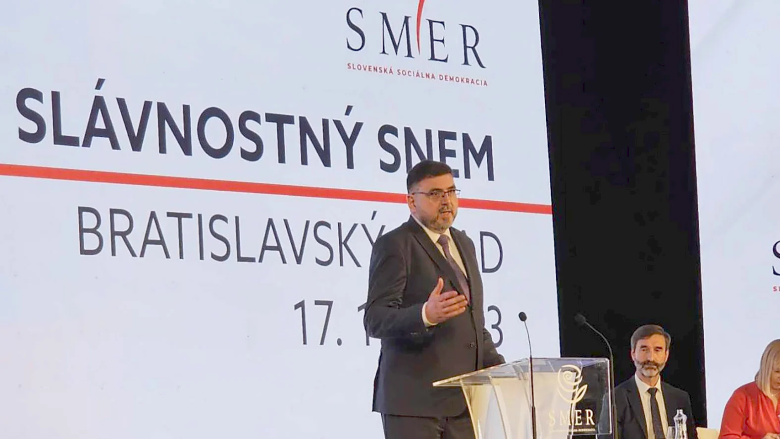 Situácia s financovaním samospráv je kritická, upozornil J. Božik na sneme SMER