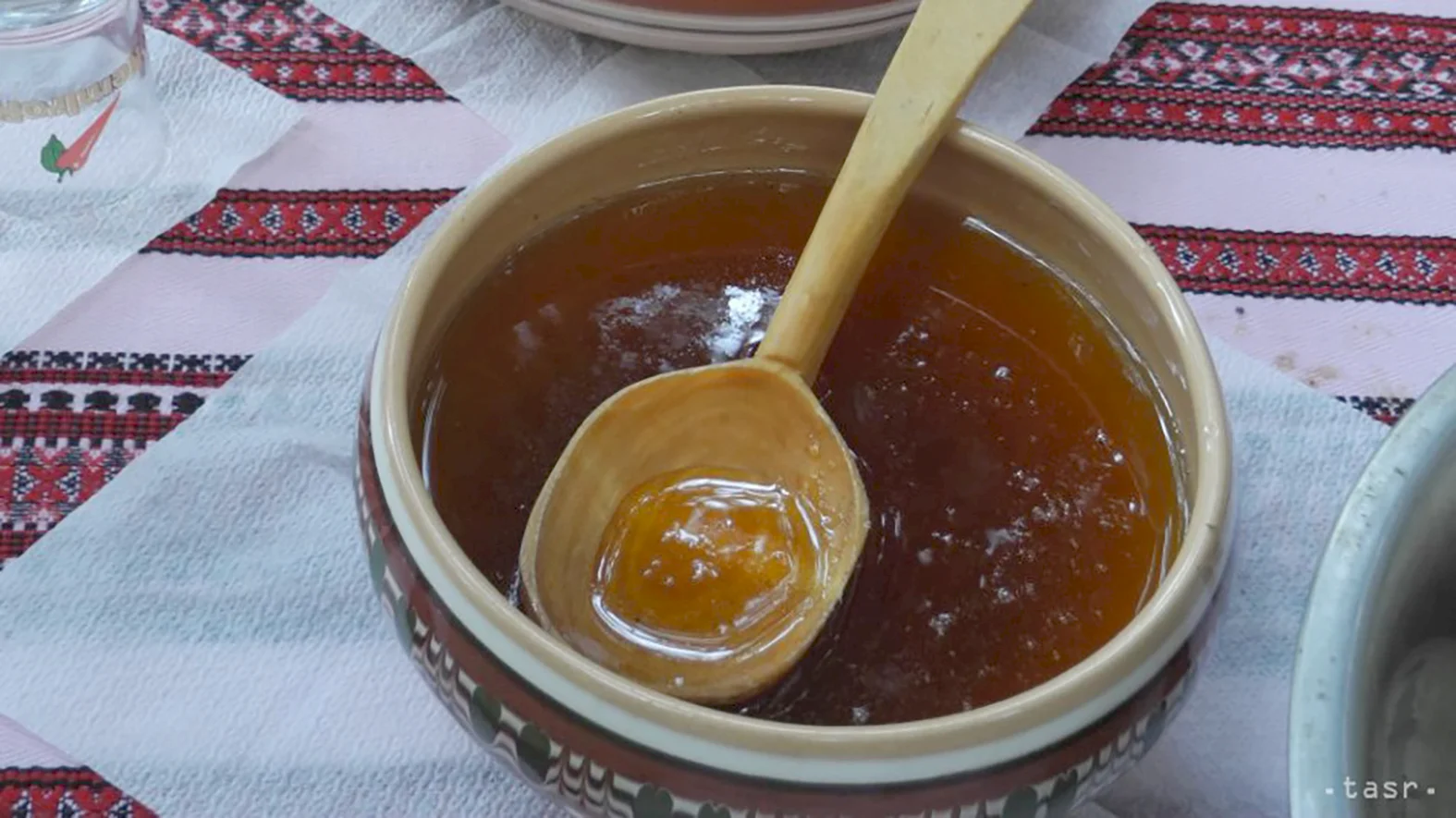 Mestskí lesníci zásobili materské škôlky vlastným medom už po druhý raz