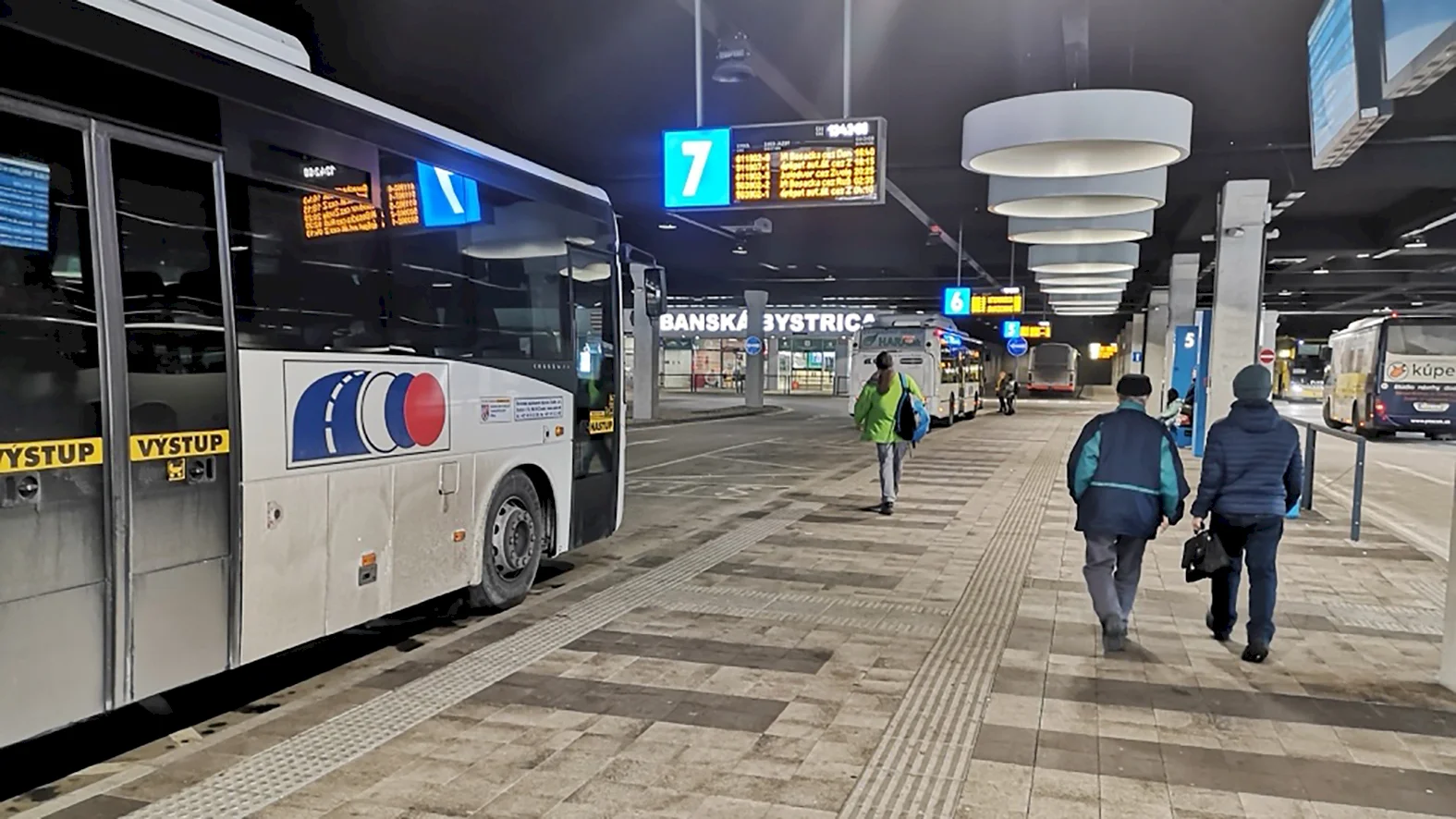Cestovné poriadky prímestských autobusov sa zmenia až začiatkom roka
