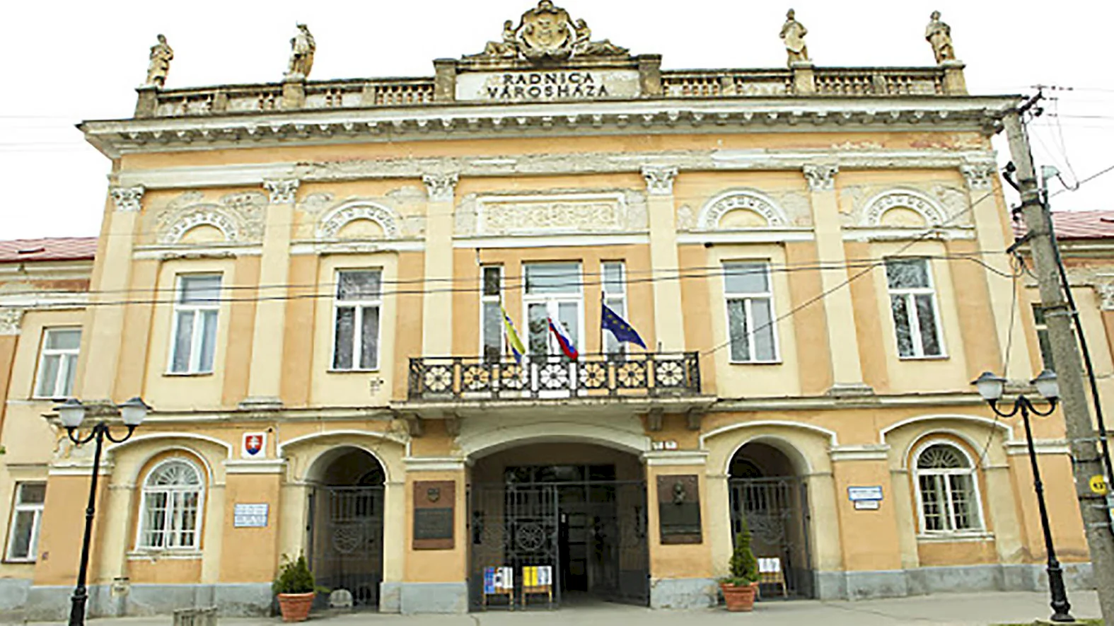 Mesto si vezme preklenovací úver na financovanie viacerých projektov
