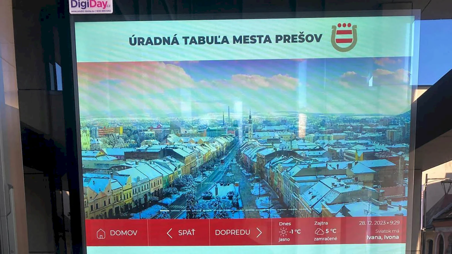 Pri budove Mestského úradu v Prešove pribudla digitálna úradná tabuľa
