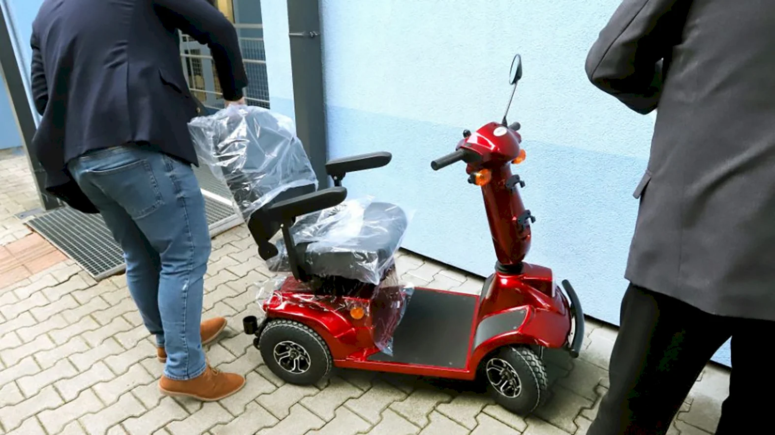 Seniori a zdravotne znevýhodnení si môžu požičať i elektrický skúter