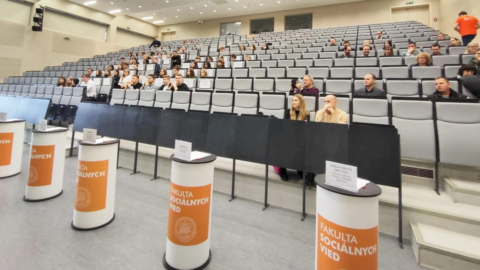 Prvú Olympiádu o verejnej správe vyhrali považskobystrickí gymnazisti
