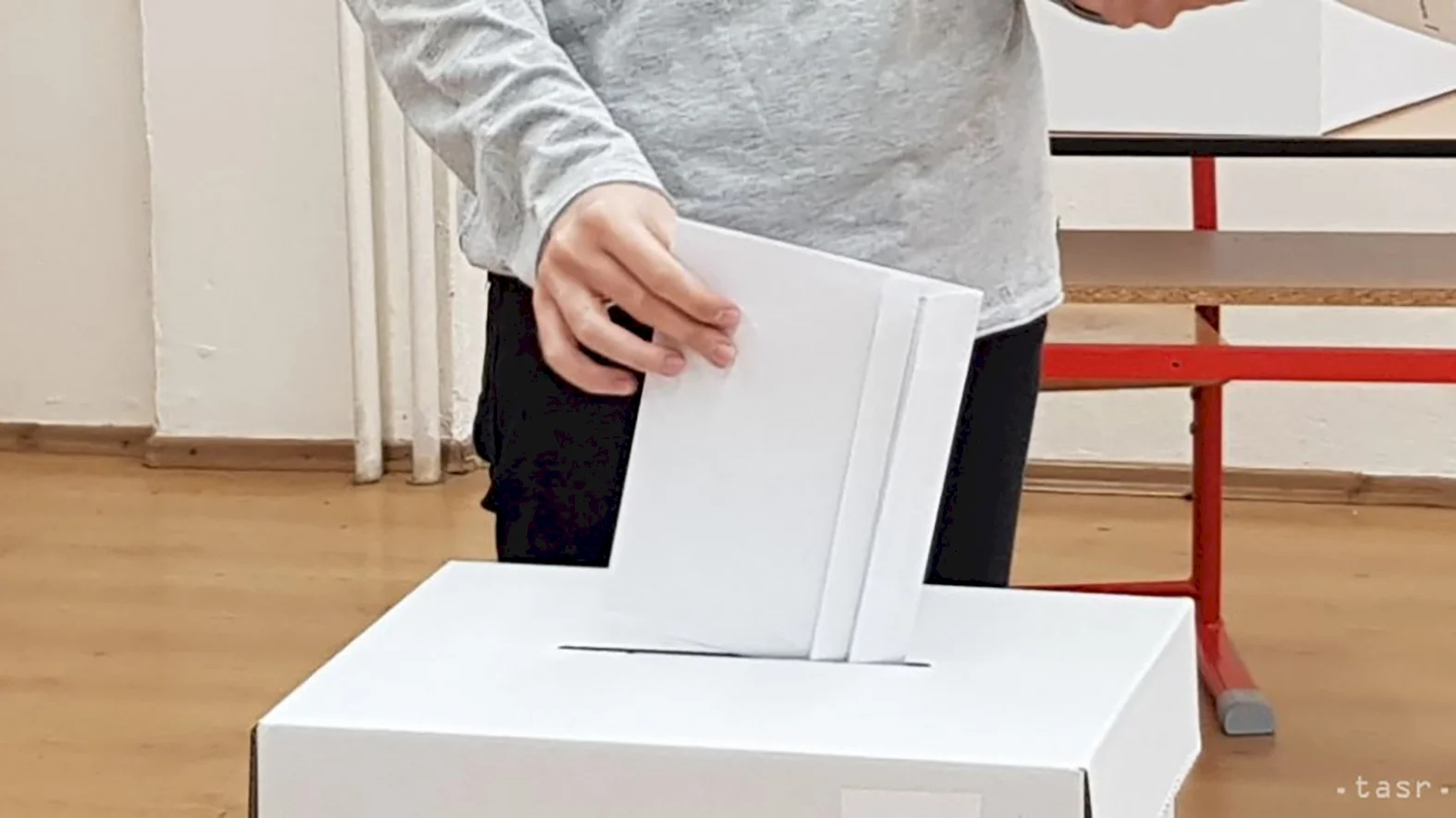 V 18 obciach si v sobotu vyberajú voliči starostov a poslancov