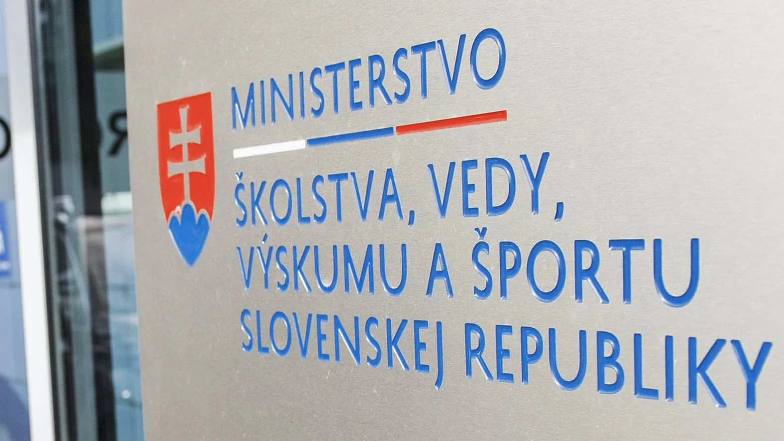 V školách a školských zariadeniach platí zákaz politickej propagácie